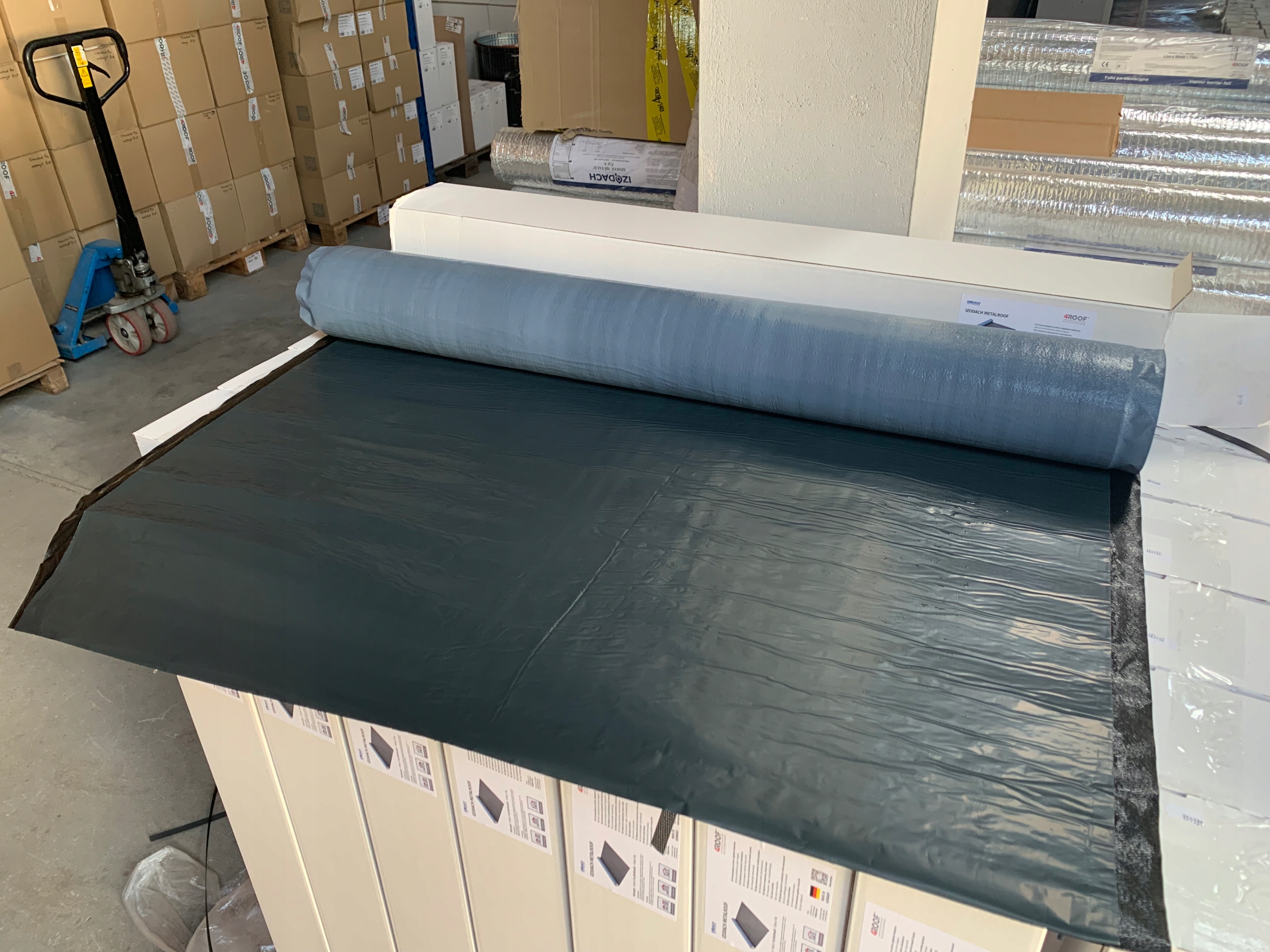 Izodach Metalroof samolepicí membrána, oprava střechy bez hořáku