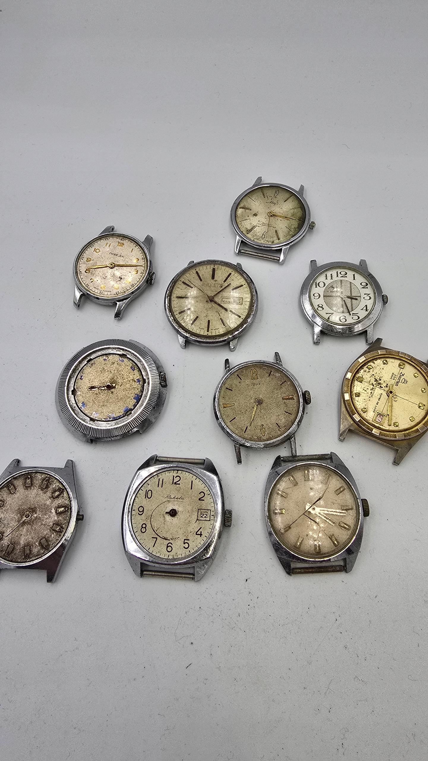 41N. ПАКЕТ СТАРЫХ СОВЕТСКИХ ЧАСОВ И Т. Д. 1O ШТУК КОЛЛЕКЦИИ ЧАСОВ