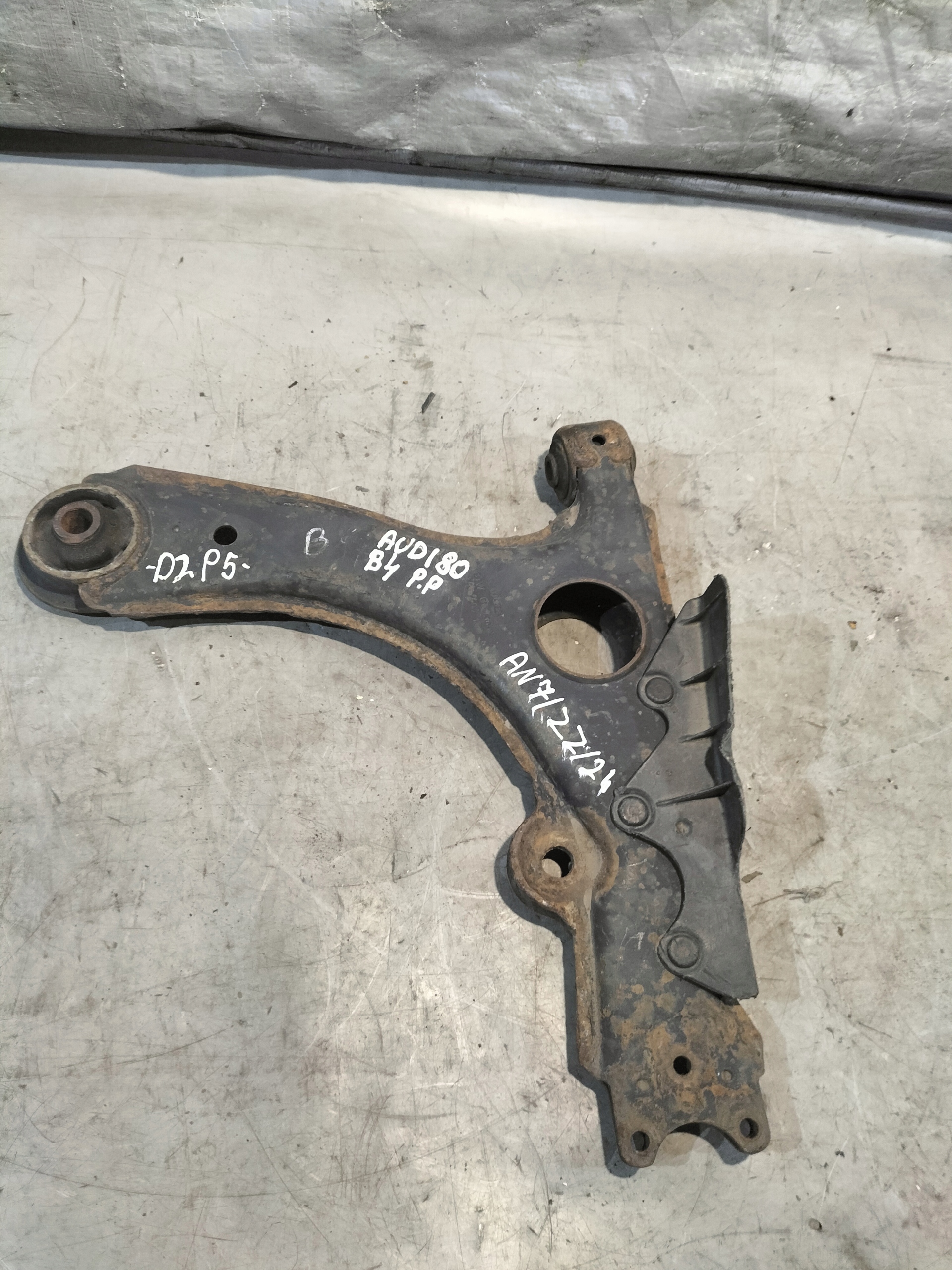 arm front right VW VOLKSWAGEN PASSAT B4