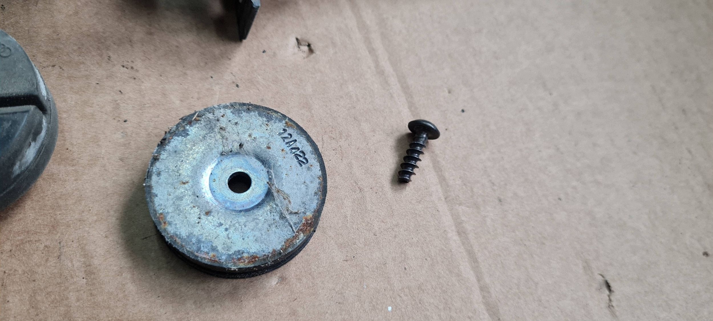 Q5 8R LIFT bracket holder hook radiator A5 A4 B8 8K0805201