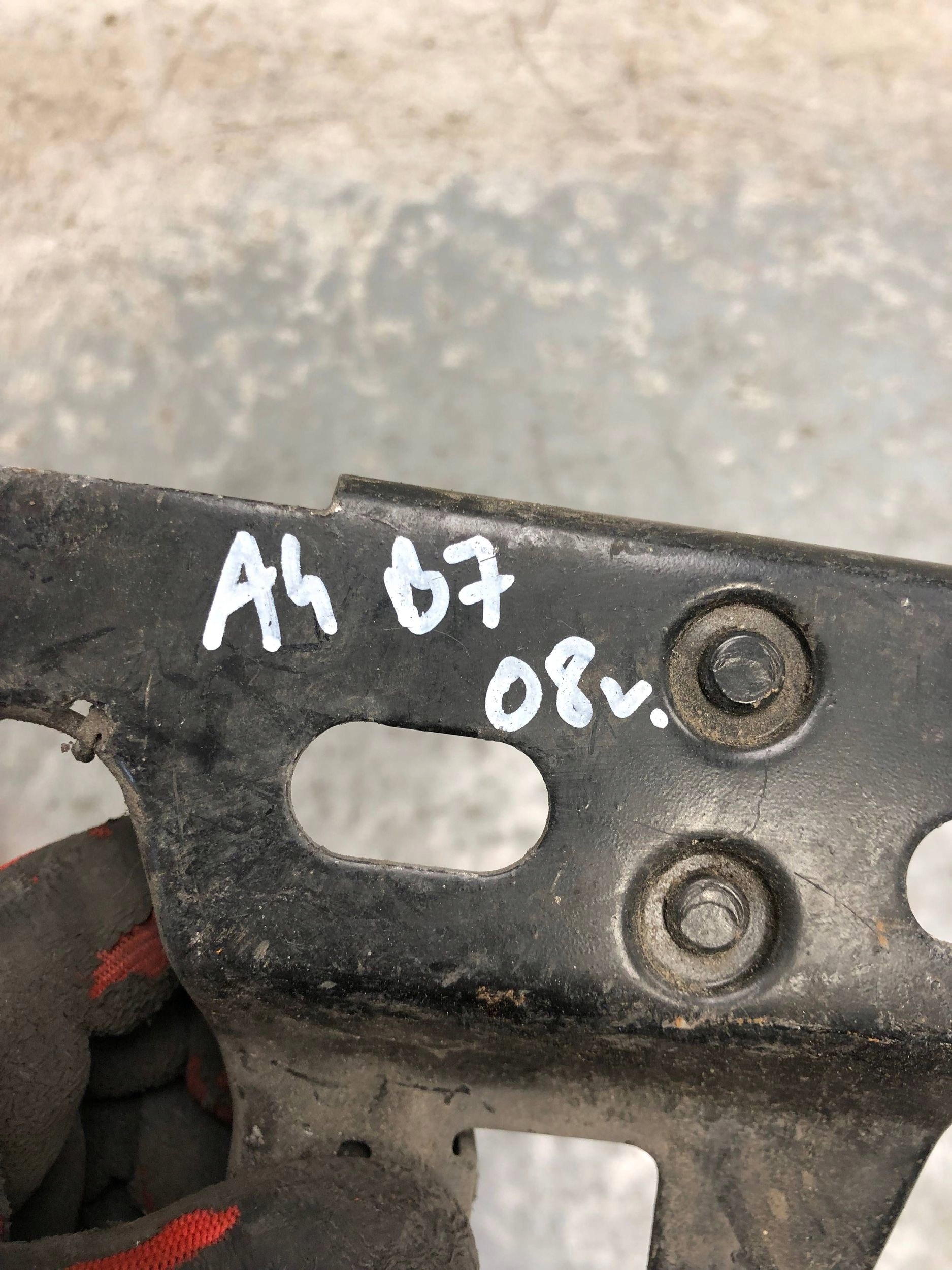 lock RYGIEL bonnets AUDI A4 B7 8E0823480F