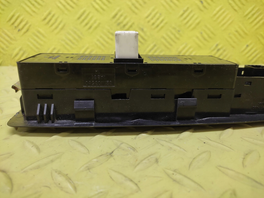 HYUNDAI ELANTRA window control switch 935702D000