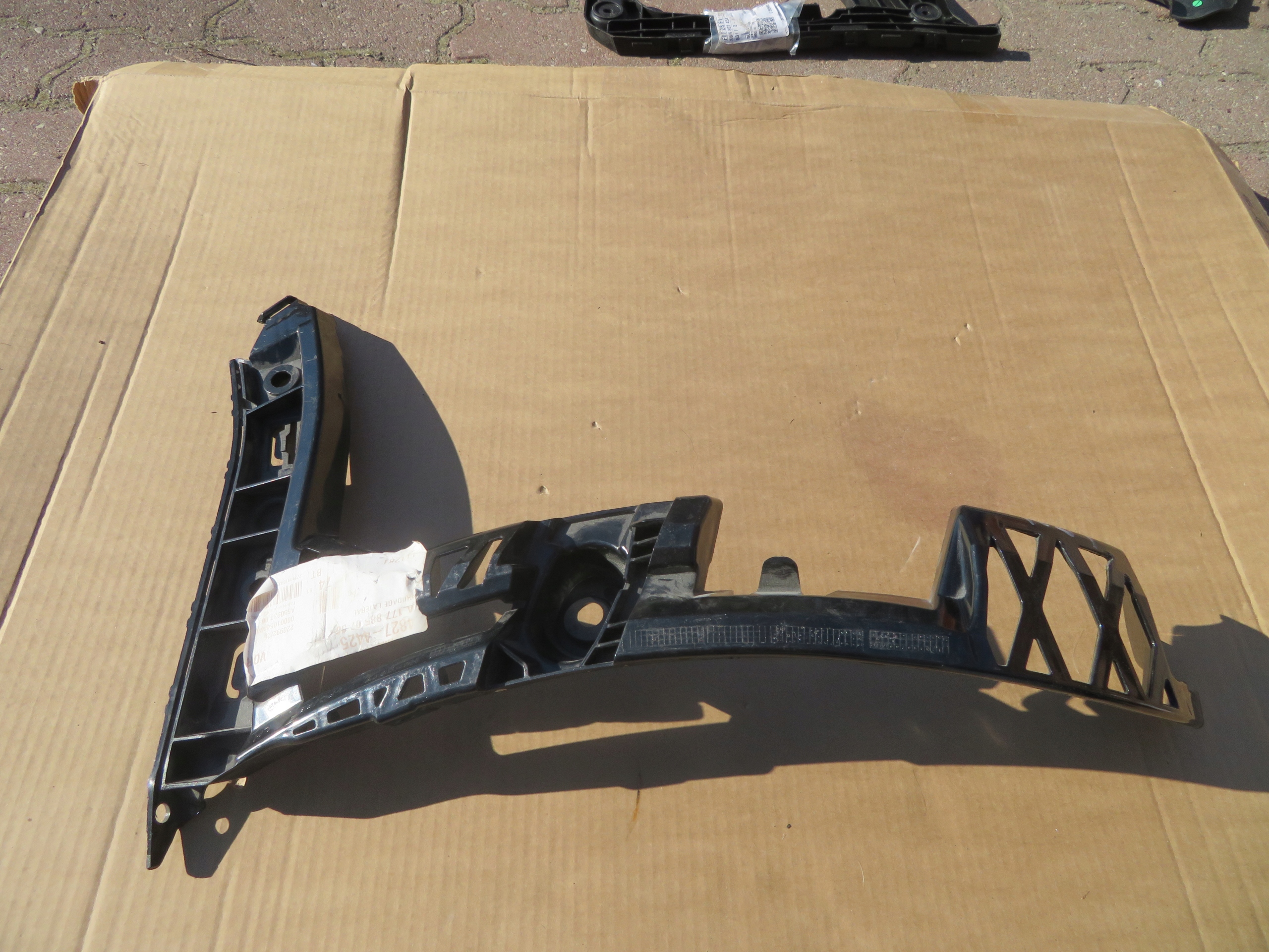 MERCEDES W177 ŚLIZG ZDERZAKA LEWY TYŁ