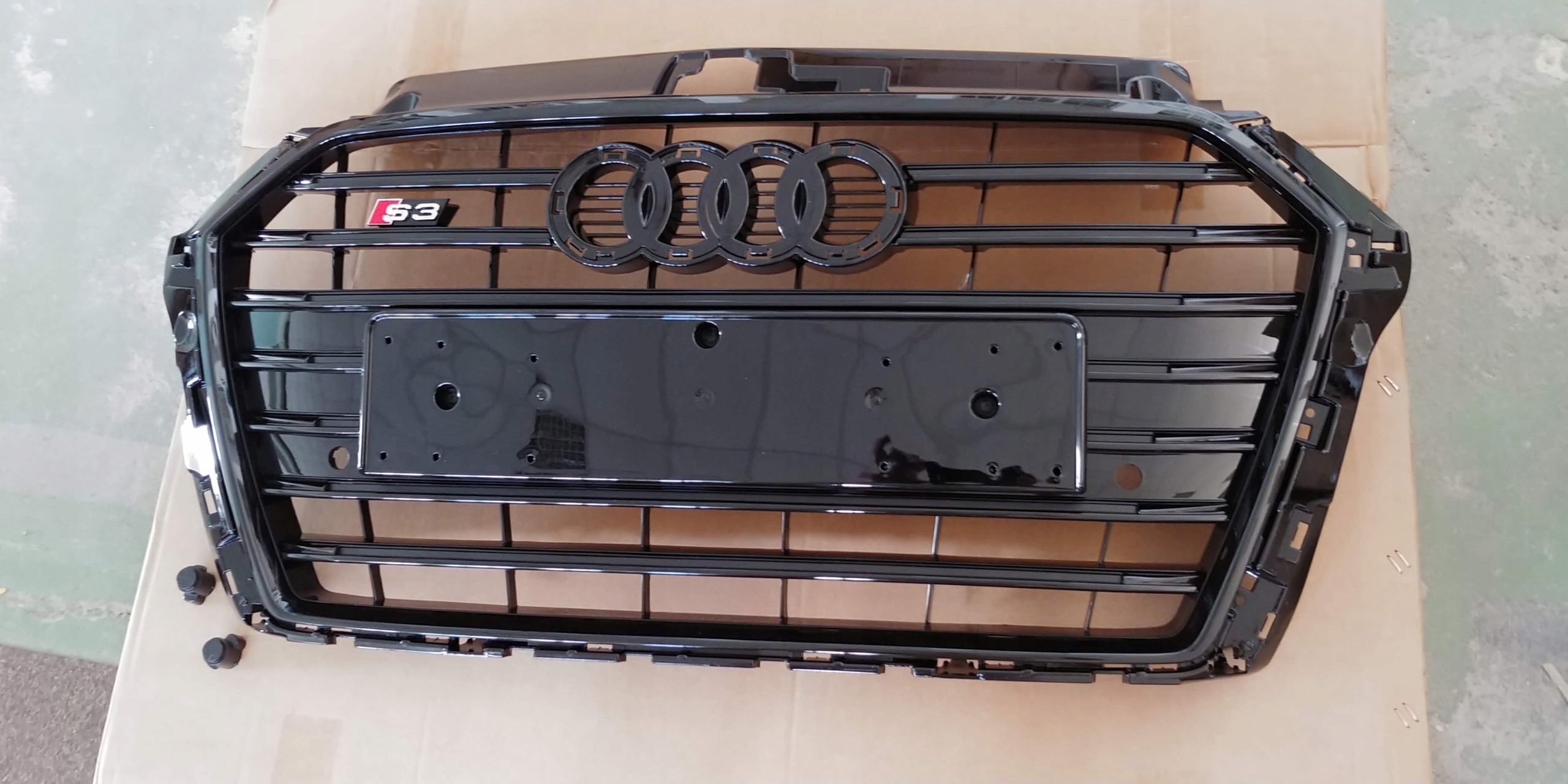 Grill do AUDI A3 S3 2016-2020 styl S3 czarny połysk Producent części Inny