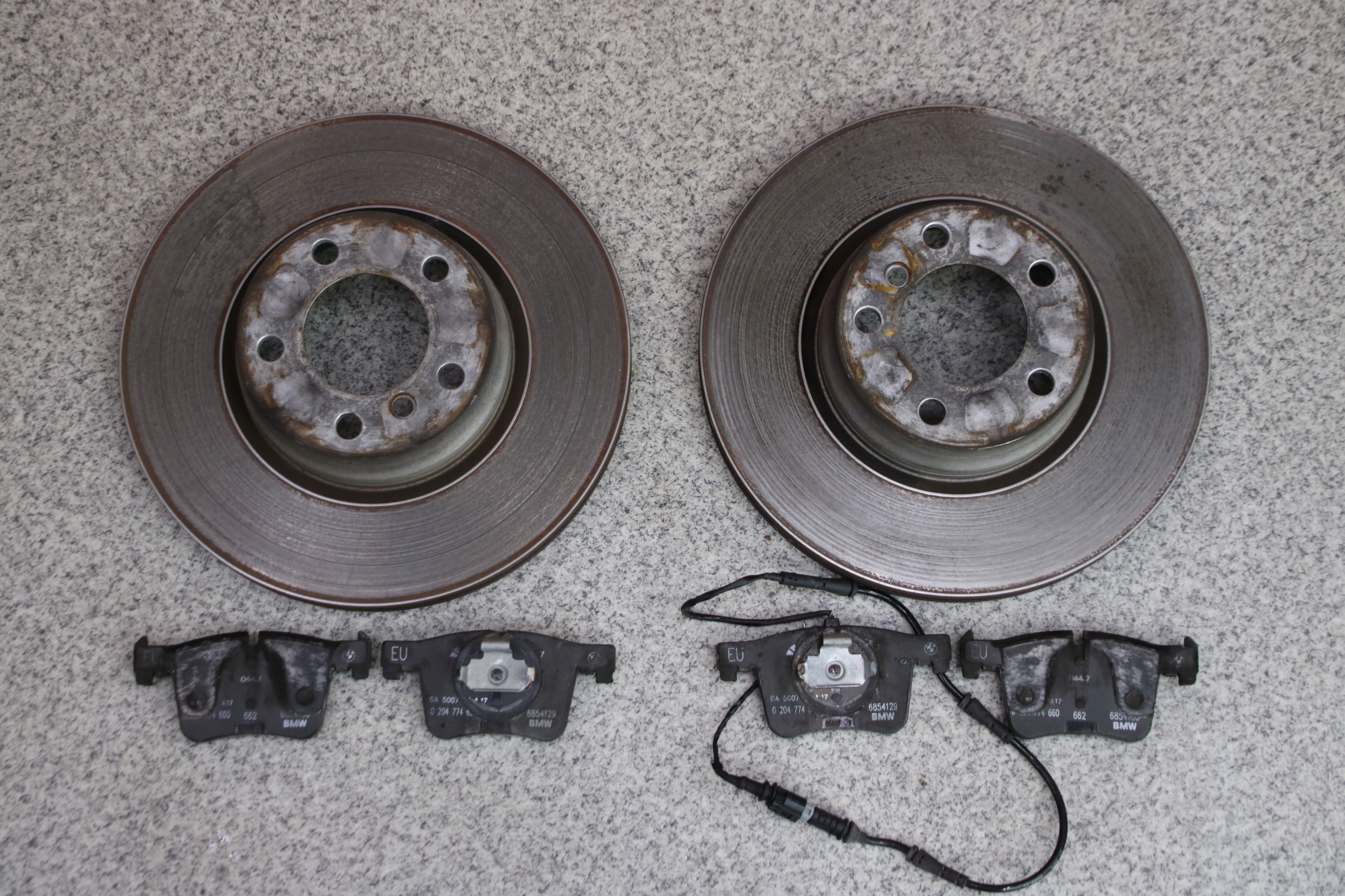 BMW F32 F33 kotuče brzdové plotýnky předek 6792221