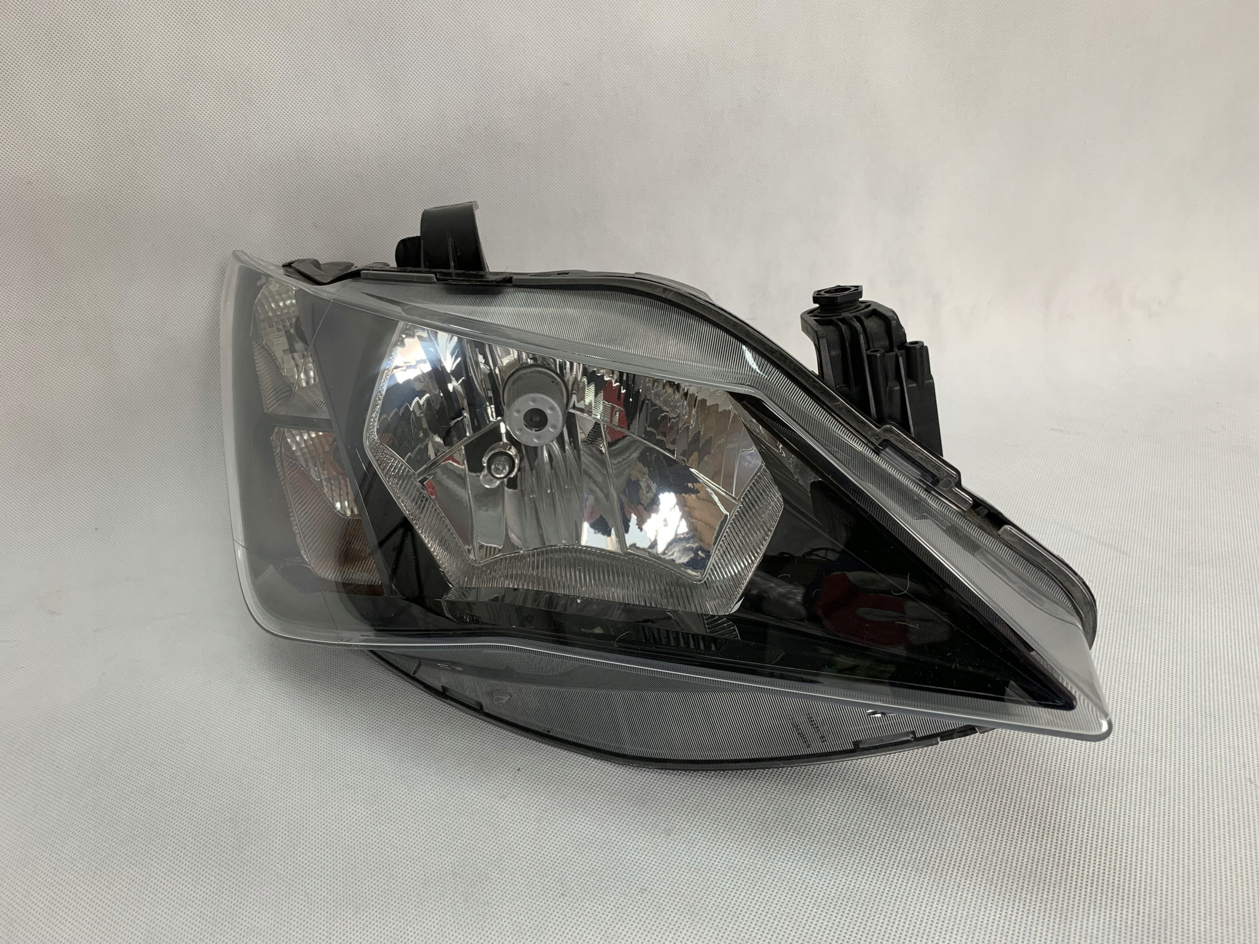 reflektor light front right Seat Ibiza 12-16r 6J1941022U 09.25