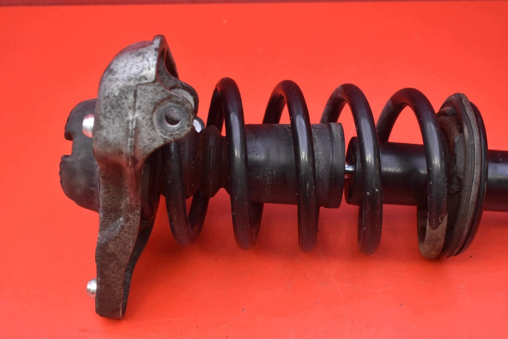 shock absorber right front AGA029MT AUDI A4 B6 2.0 20V 130 KM 00-05