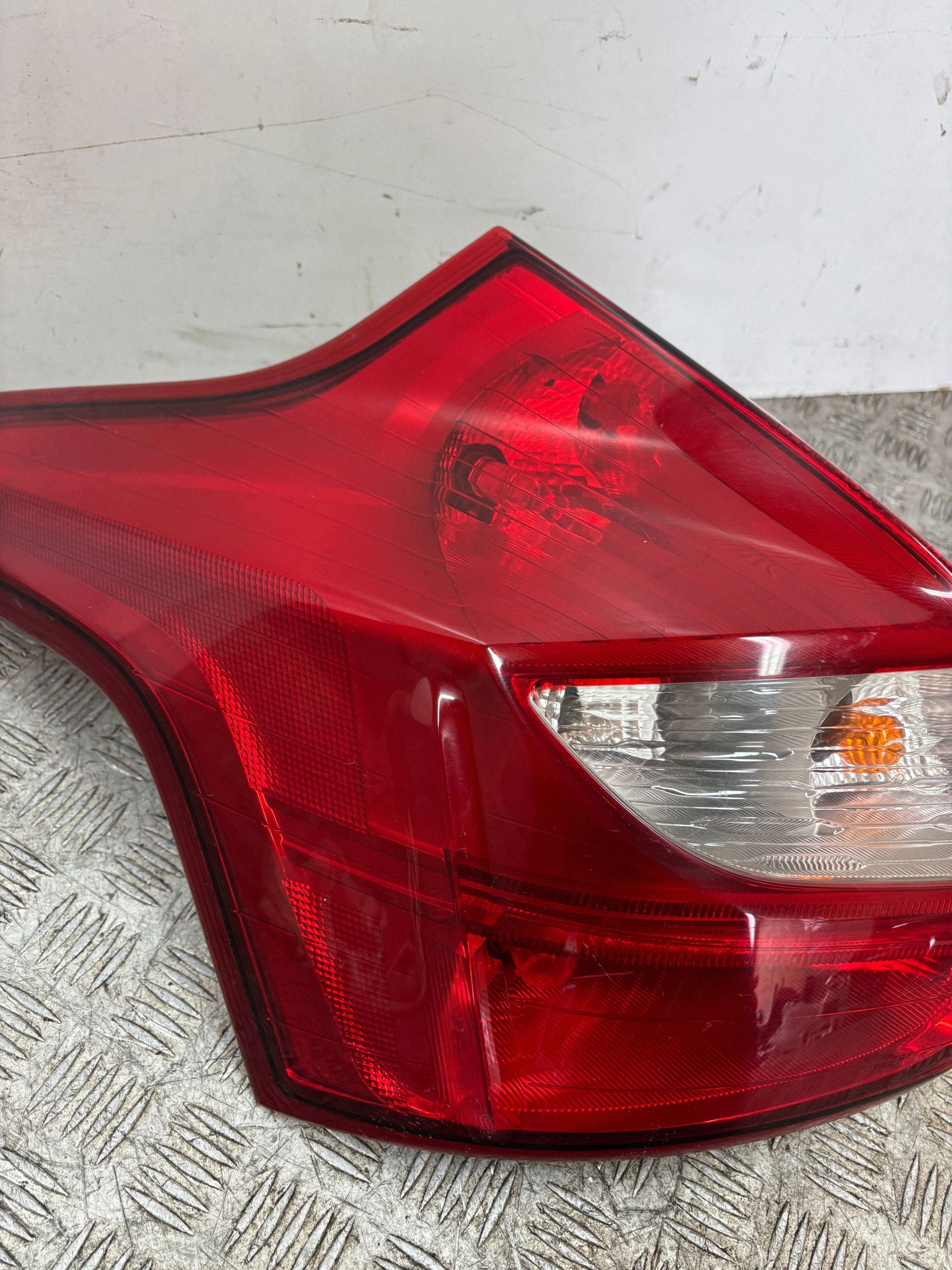 light rear part rear left FORD FOCUS MK3 HB 10