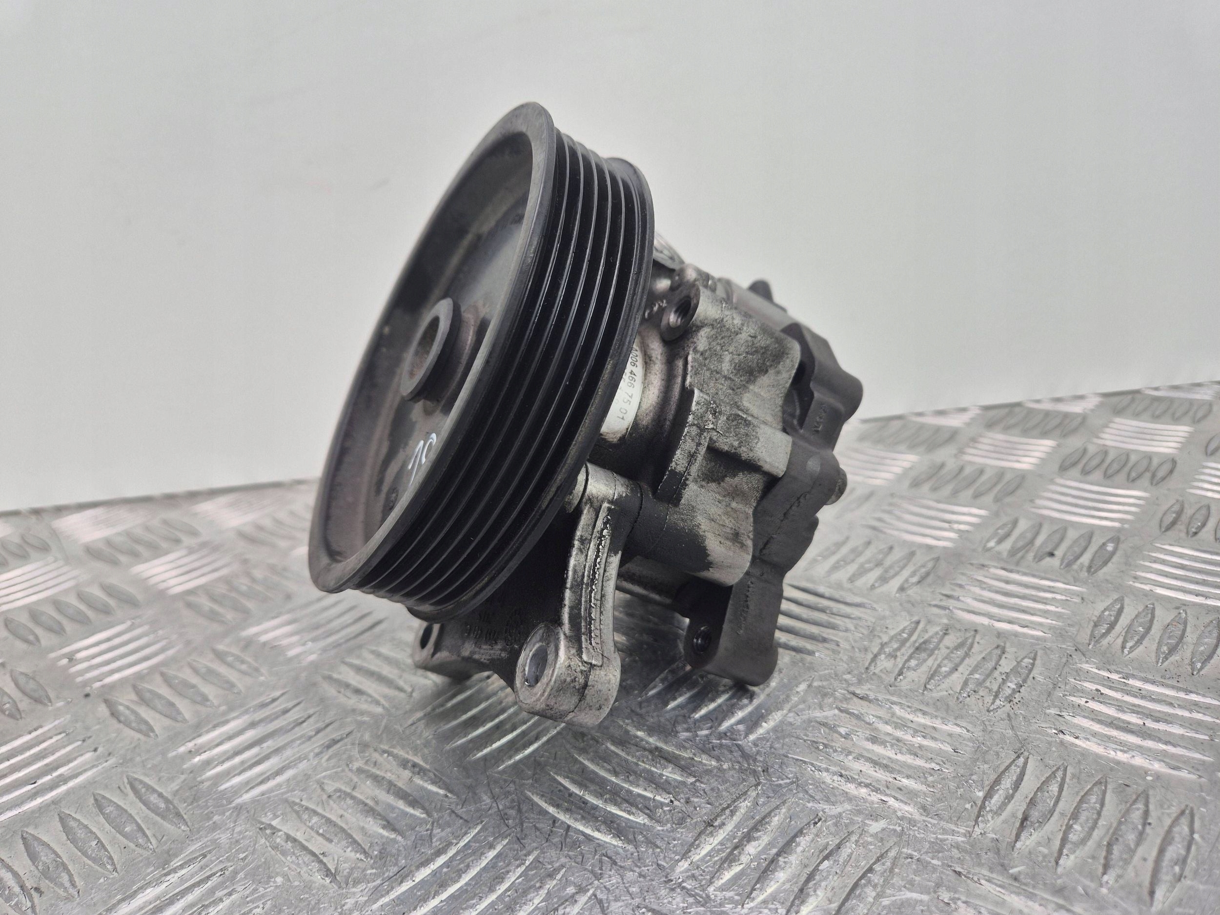 Mercedes C200 CGI W204 Servopumpe A0064667501