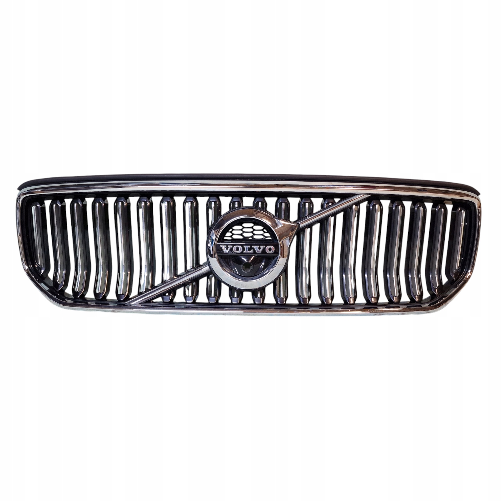 ATRAPA GRILL ZDERZAKA VOLVO XC40 INSCRIPTION KAMERA