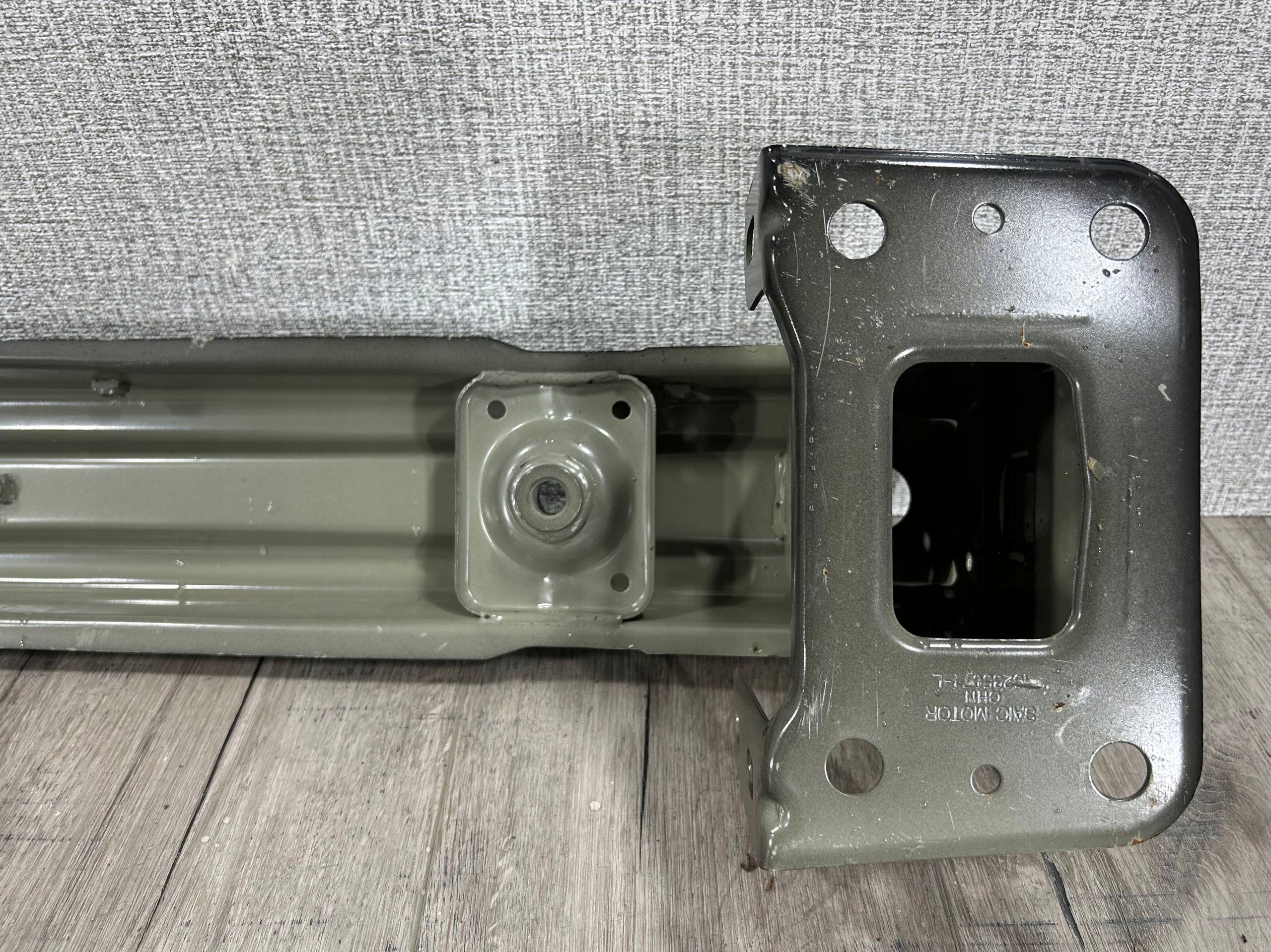 MG ZS 2017-> sider pillar front 10259694-R