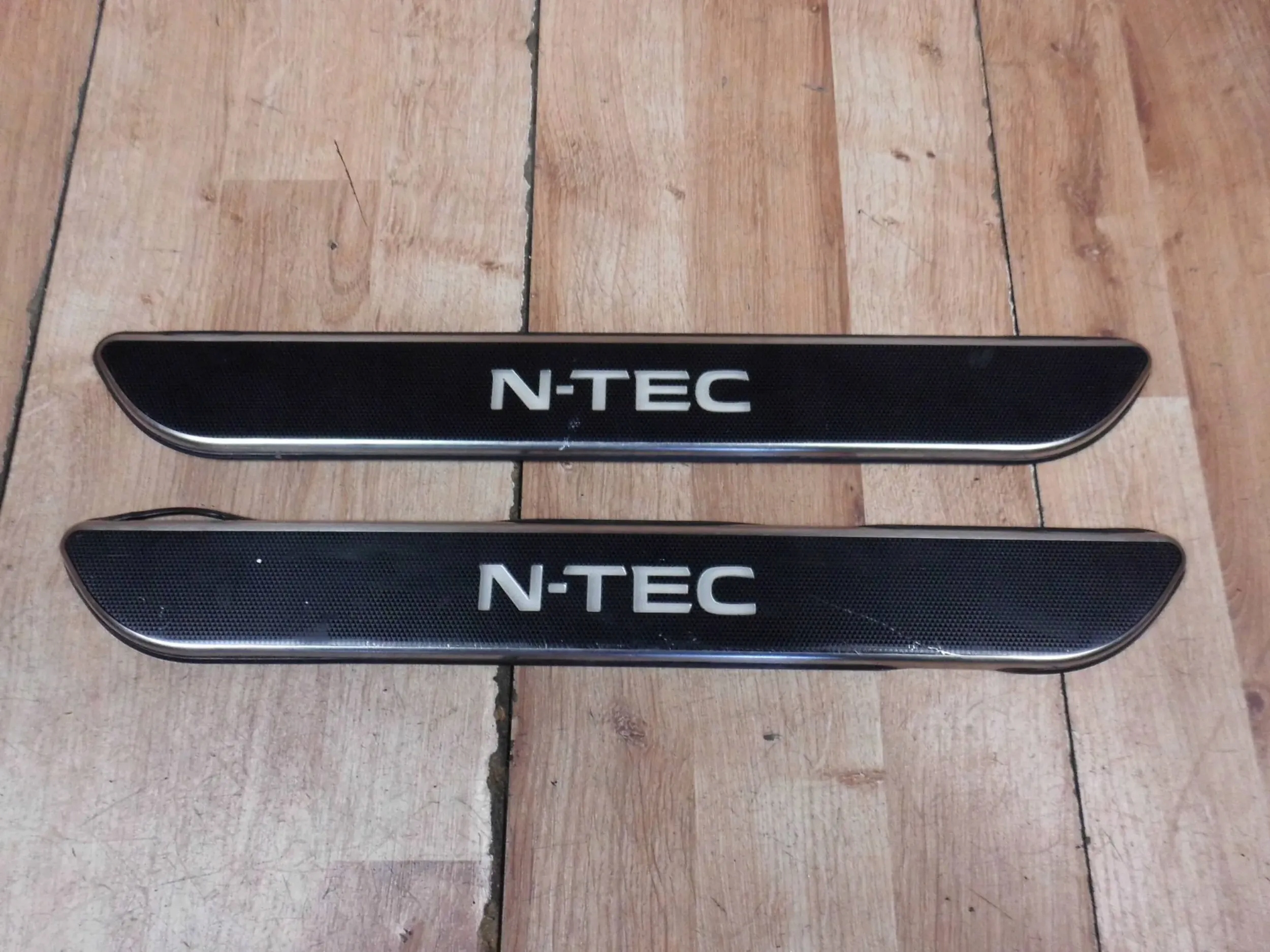 Nissan X-Trail T32 moulding threshold N-TEC cap P194123