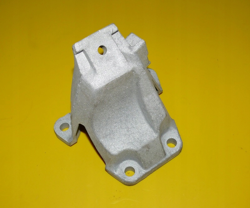 bracket holder engine mount right AUDI A6 C6 3.0 TDI 220KM BMK 04-08r.