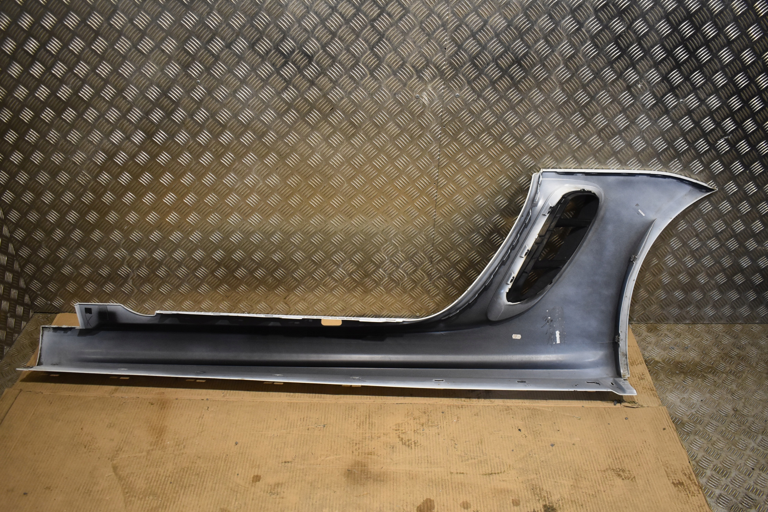 IDEALNA moulding threshold right PORSCHE 982 718 W colour: C9A 1