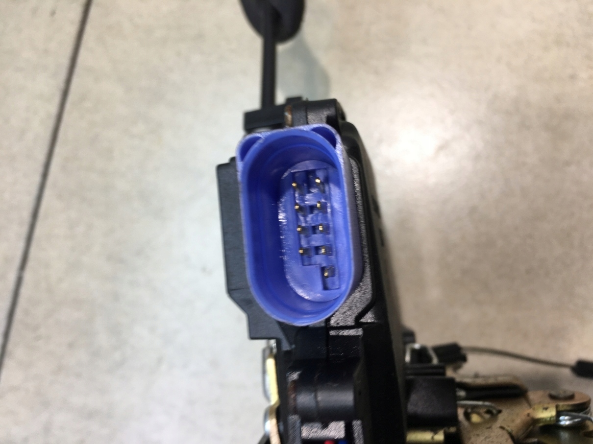 lock door left front VW GOLF V 9 PIN