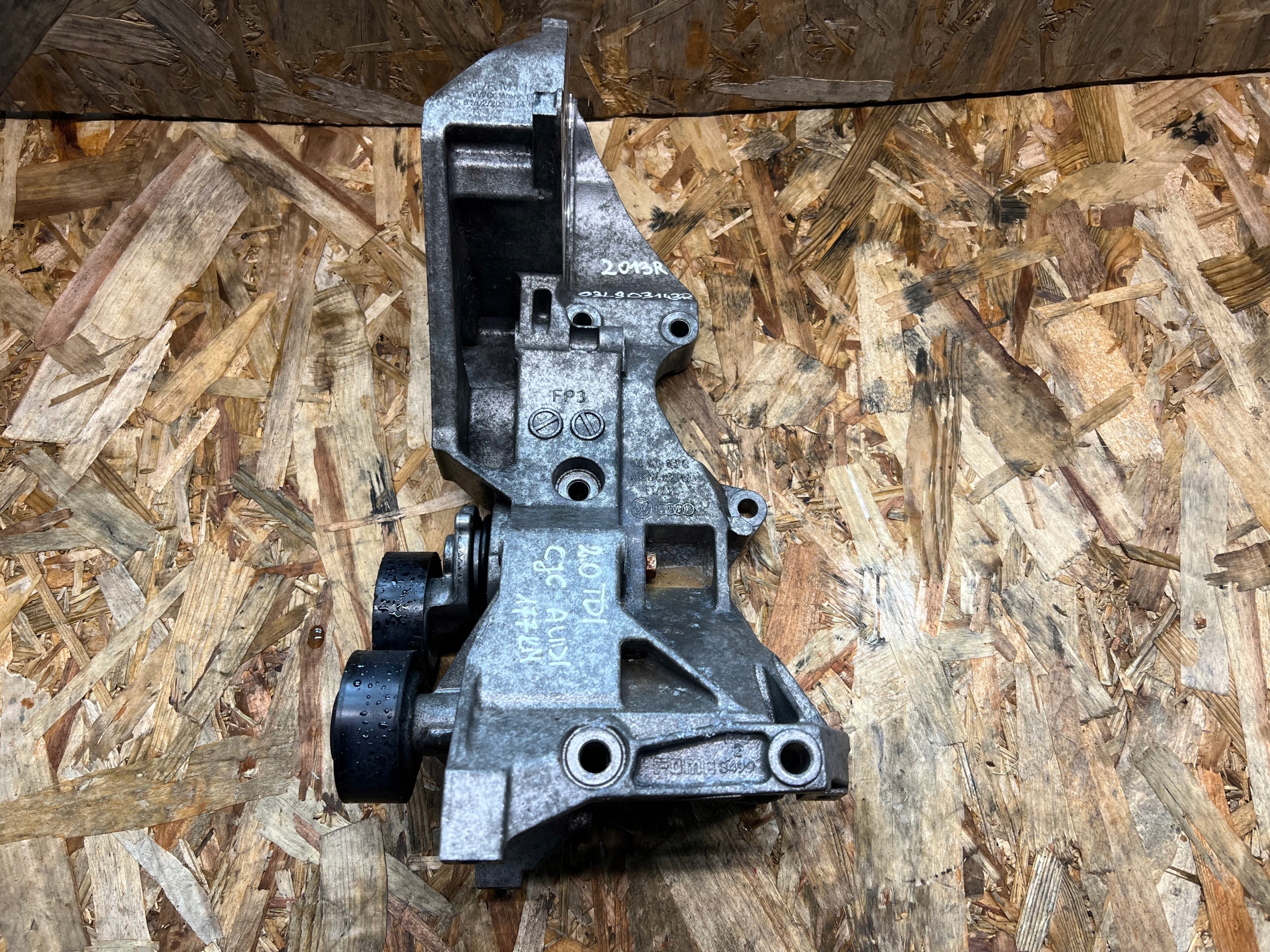 support holder alternator VW AUDI SEAT SKODA 03L903143R