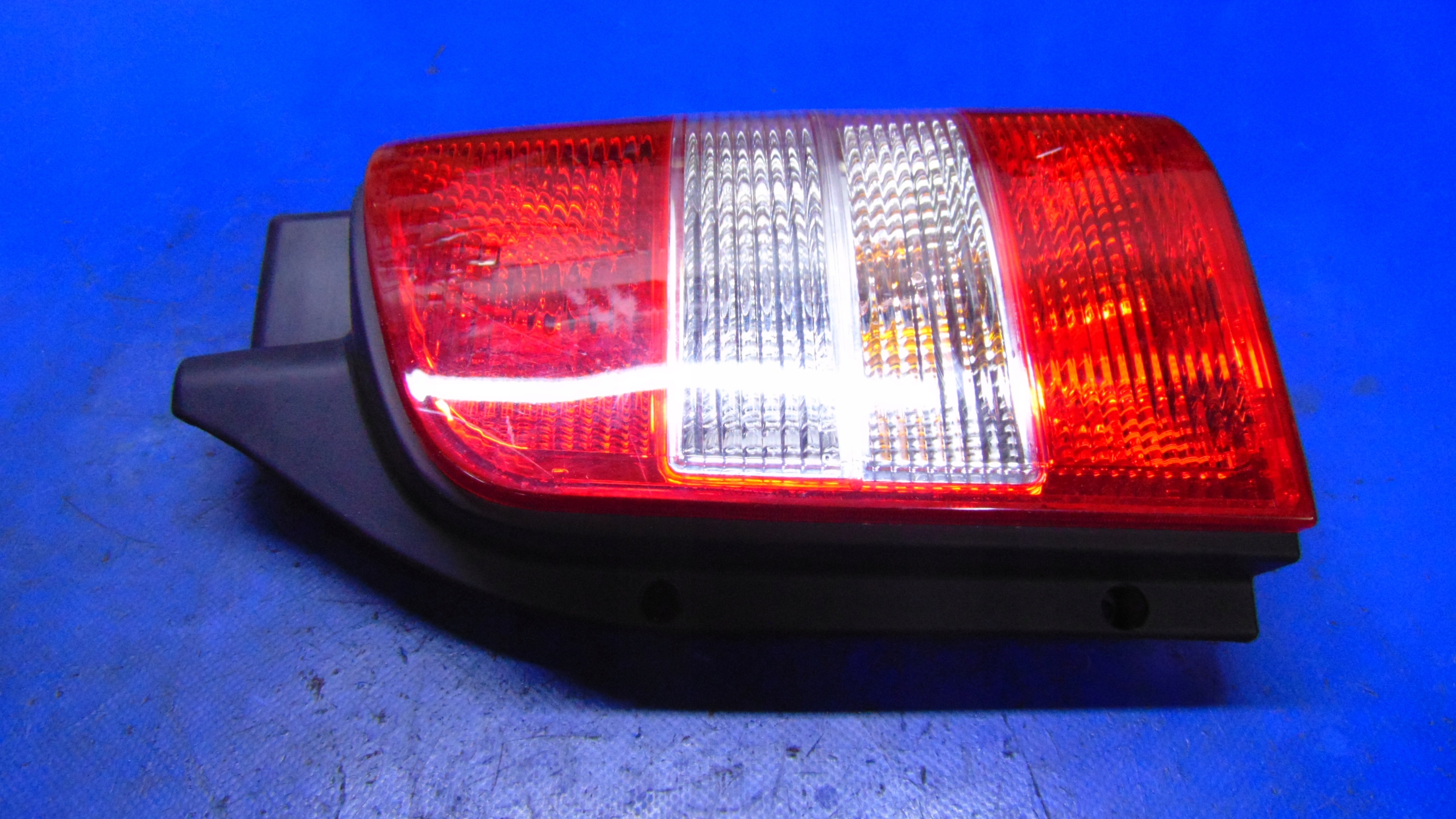 фонарь правый vw T5 7H5945258A