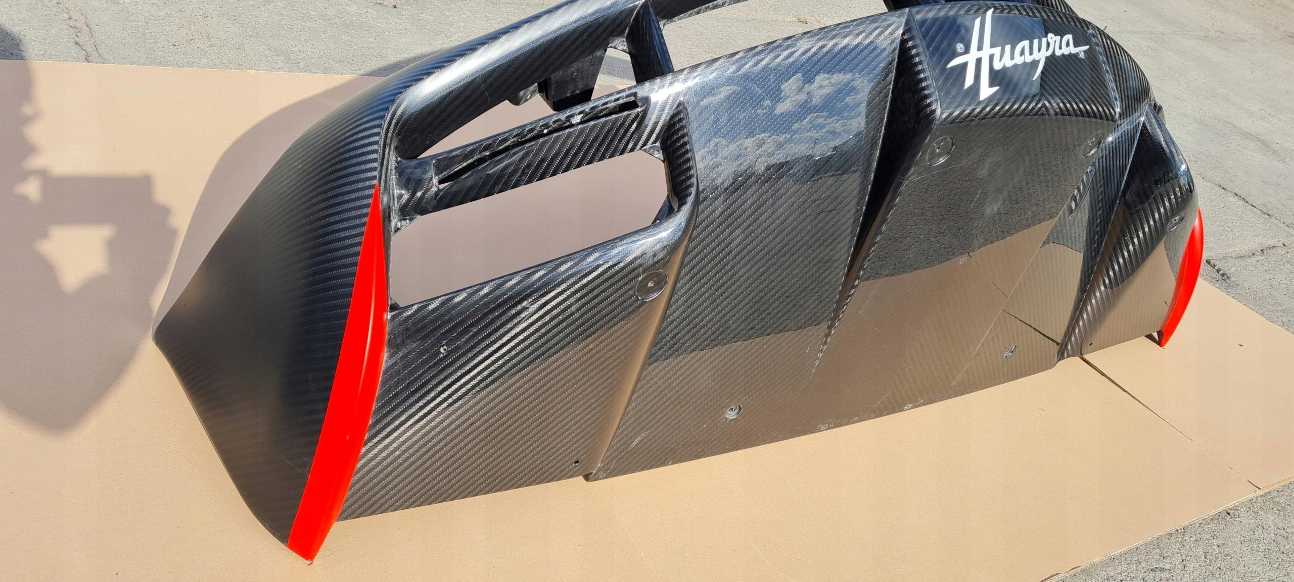 Pagani Huayra coupe nárazník carbon předek