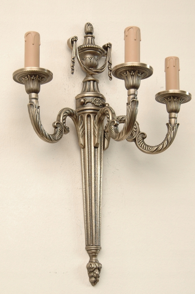 Palácové mosadzné nástenné svietidlo, nástenná lampa z mosadze