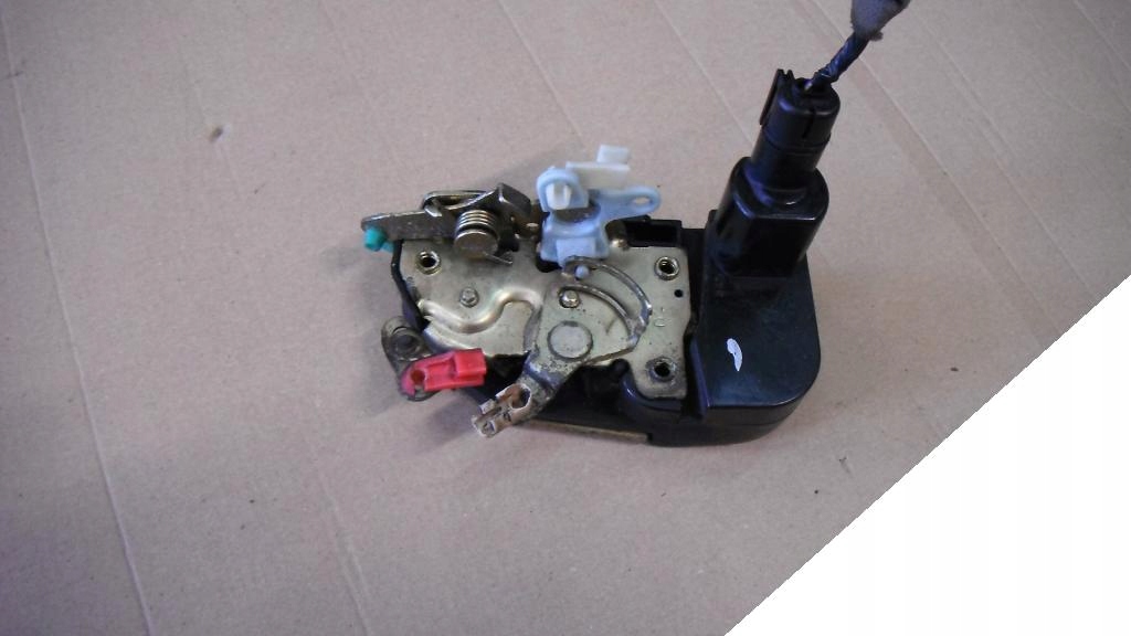 CHRYSLER VOYAGER 96-00 ZAMEK PRAWY PRZEDNI