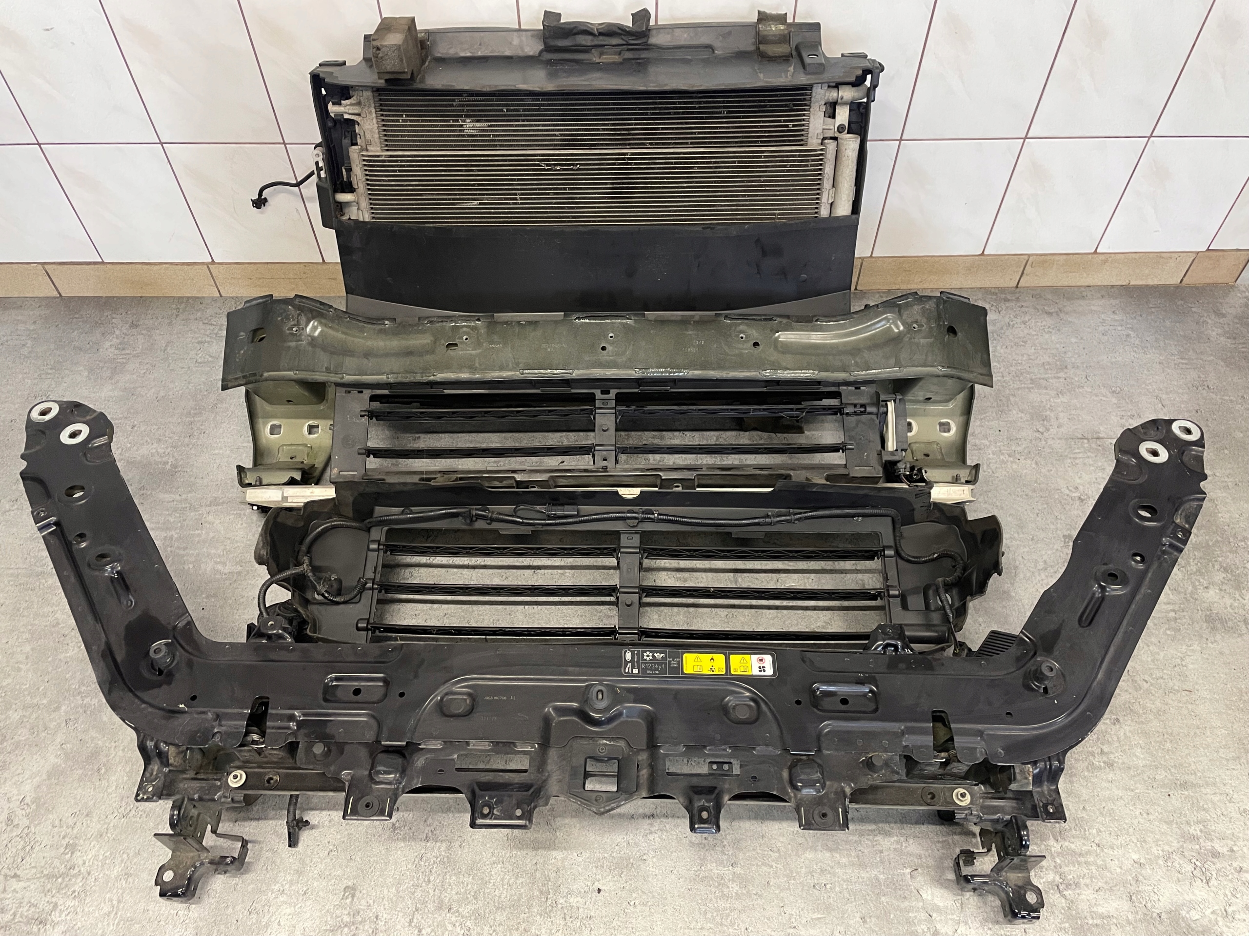 PRZOD PAS BELKA CHLODNICY 2.0d MASKA BLOTNIK LAMPY E-PACE X540 R-DYNAMIC