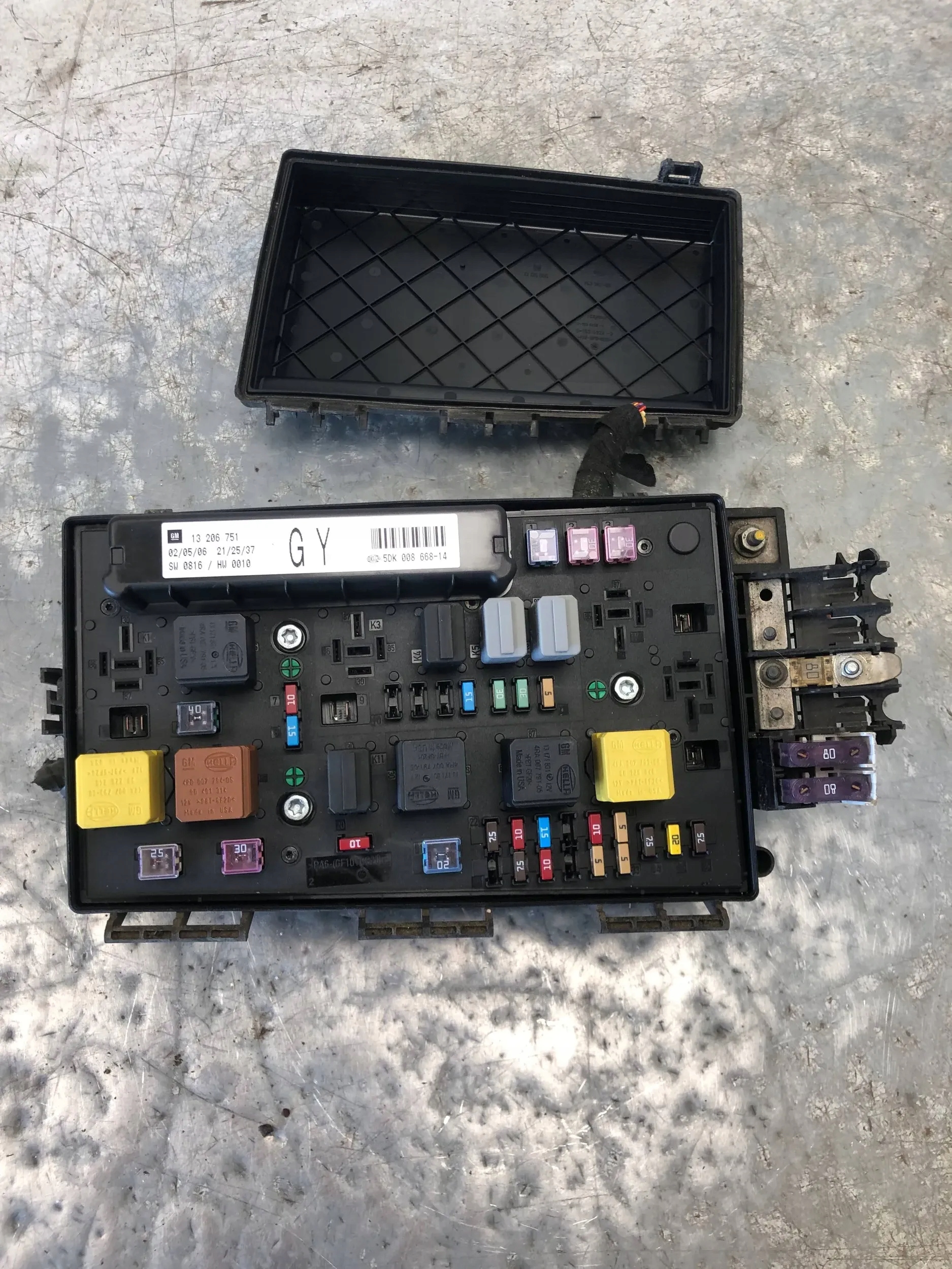 Module fusibles OPEL ZAFIRA B 13206751