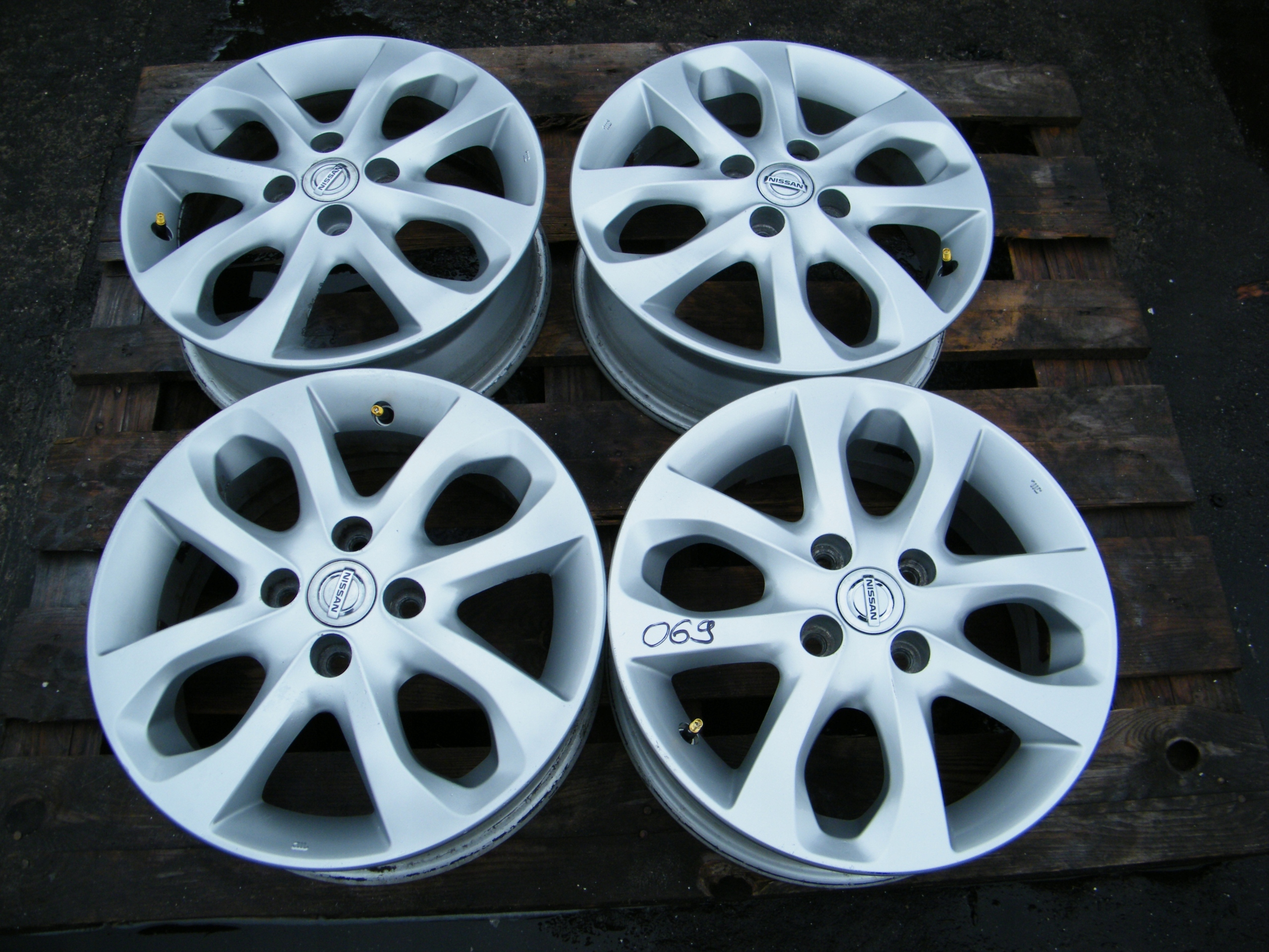 [O69]x100 Et50 R15 NISSAN MICRA K12 K13 NOTE $