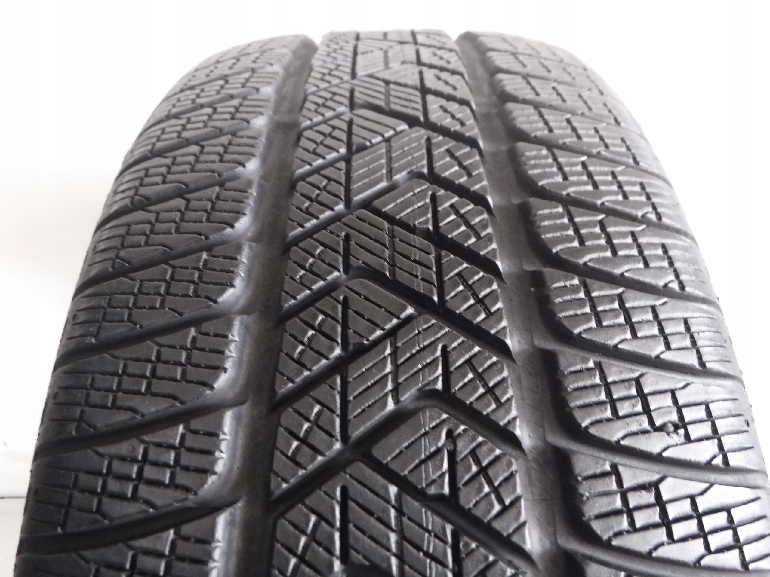 OPONA ZIMOWA PIRELLI SCORPION 235/55/19 101V Rok produkcji 2018