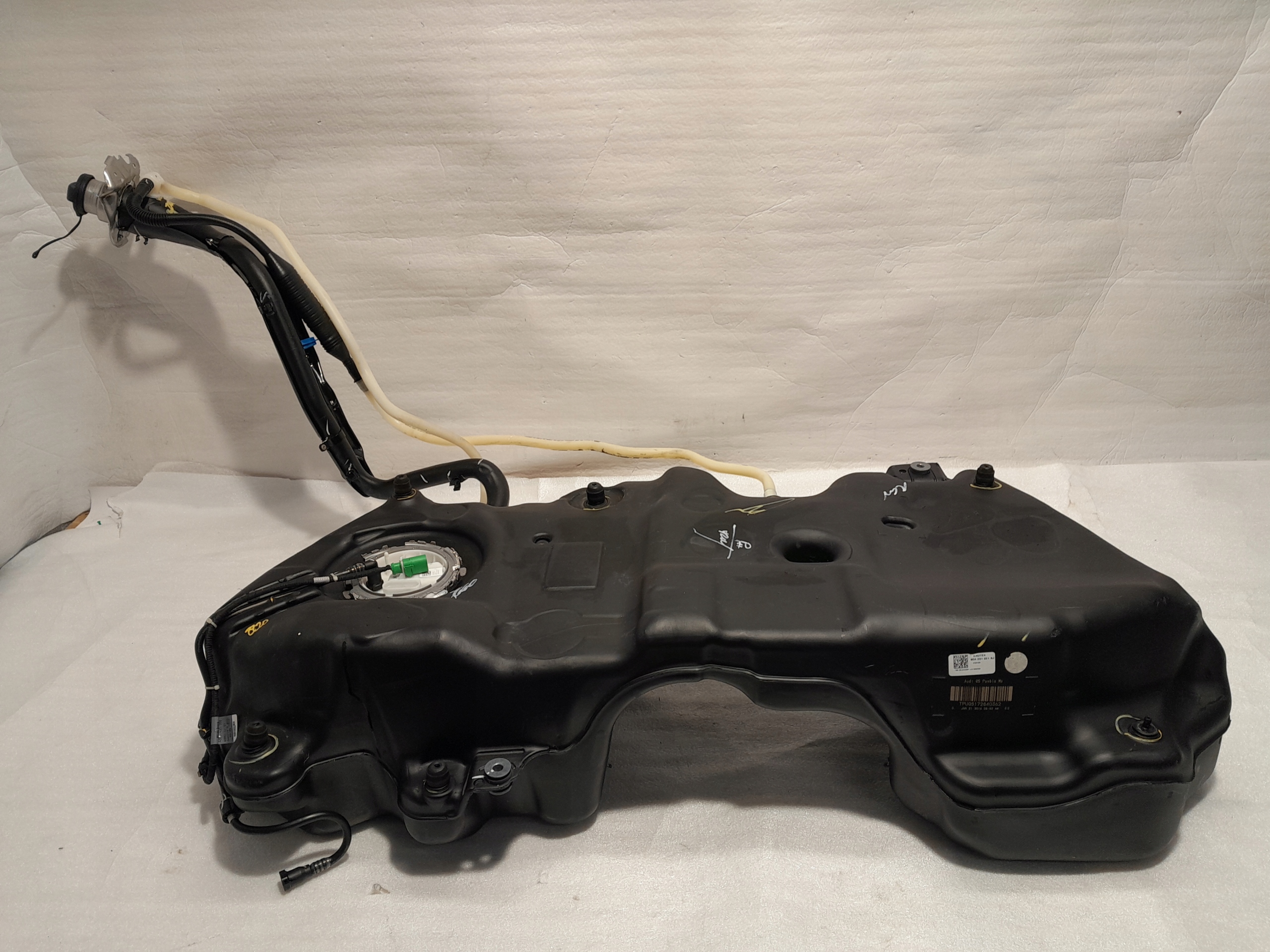 AUDI Q5 80A 2.0 TFSI tank 80A201021BJ