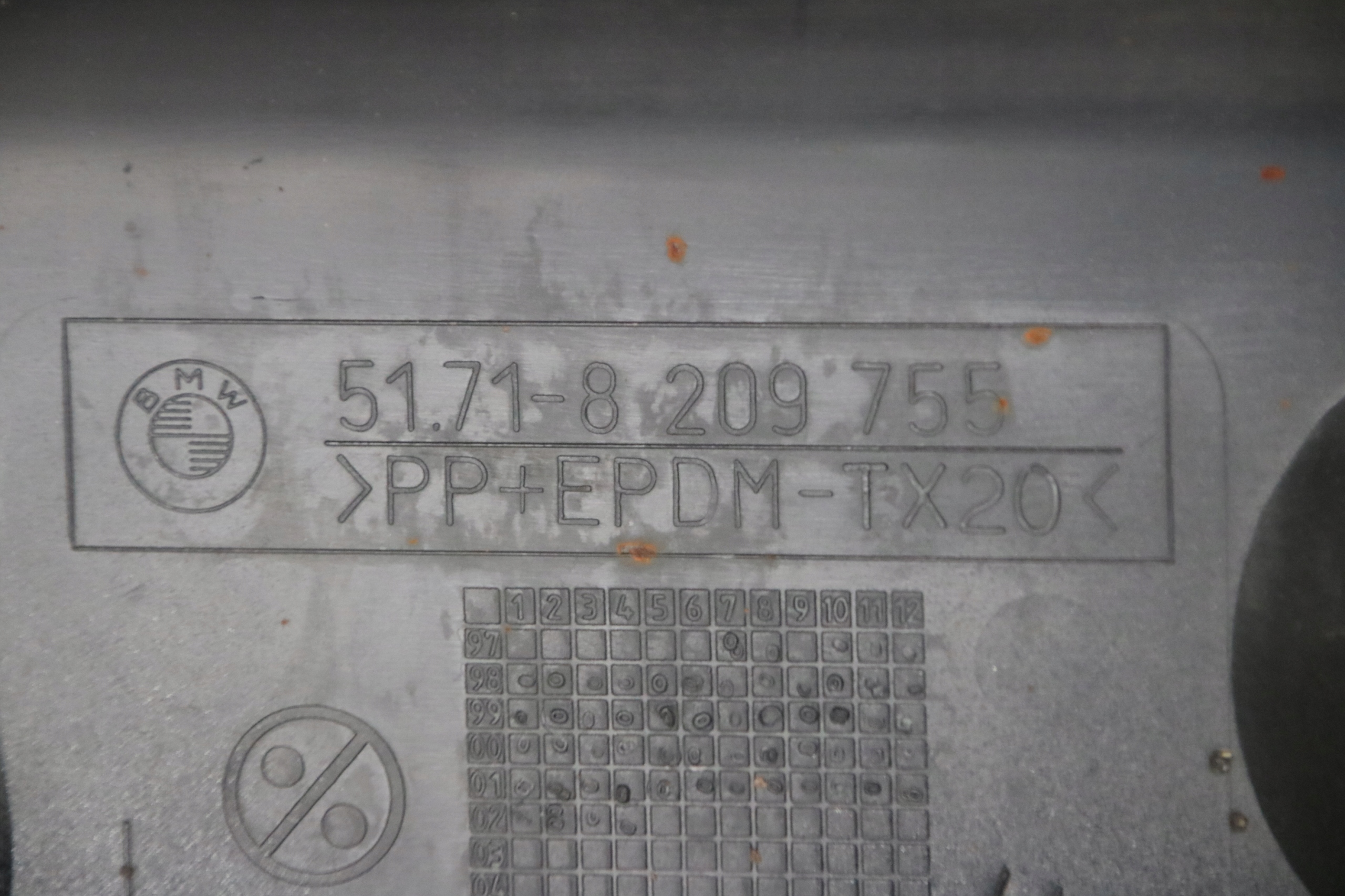 BMW E46 sedan KOMBI moulding threshold left 8209755