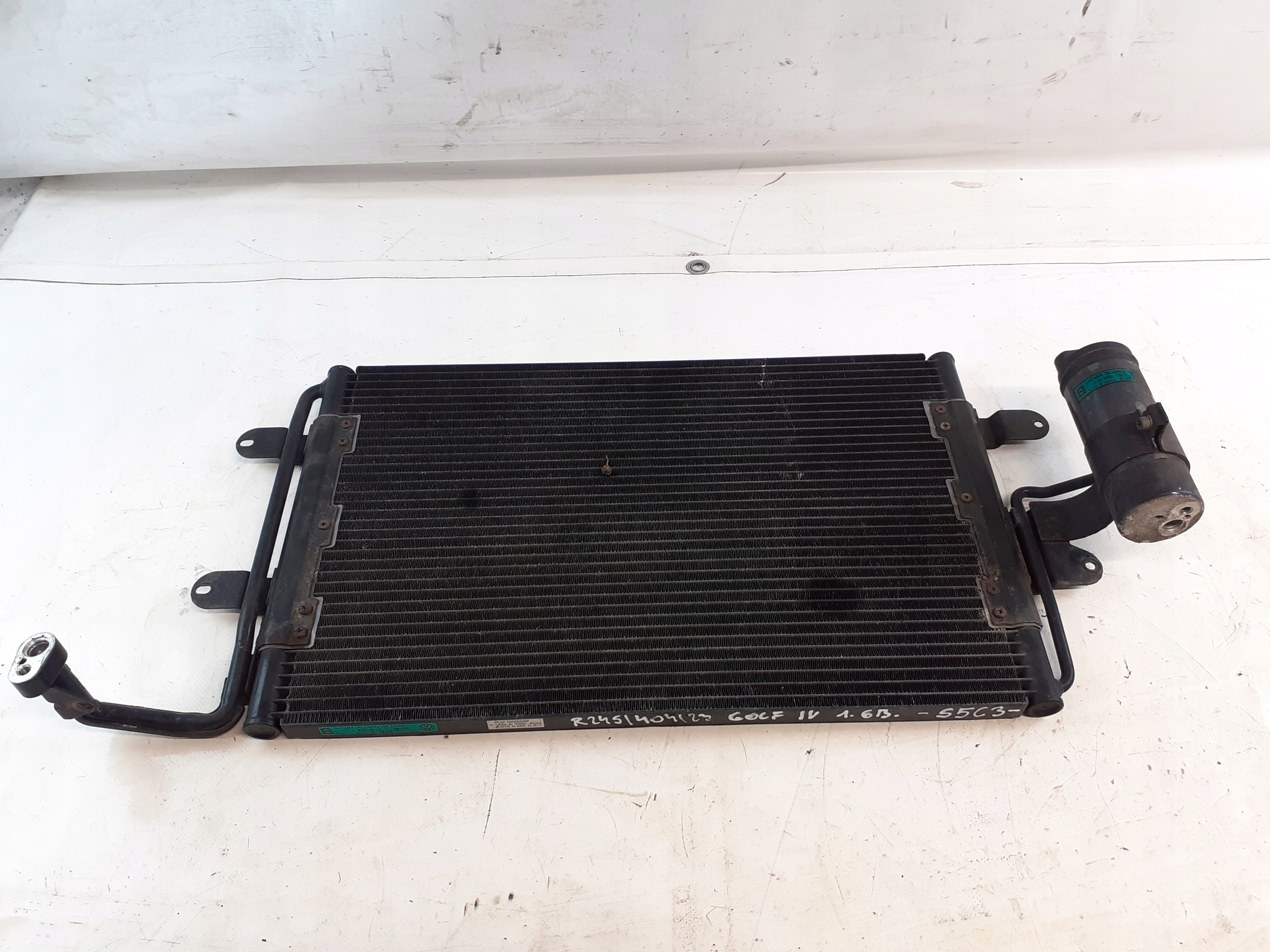 Volkswagen Golf IV 1.6 B Radiatore / Raffreddatore Kdlimatyzacji