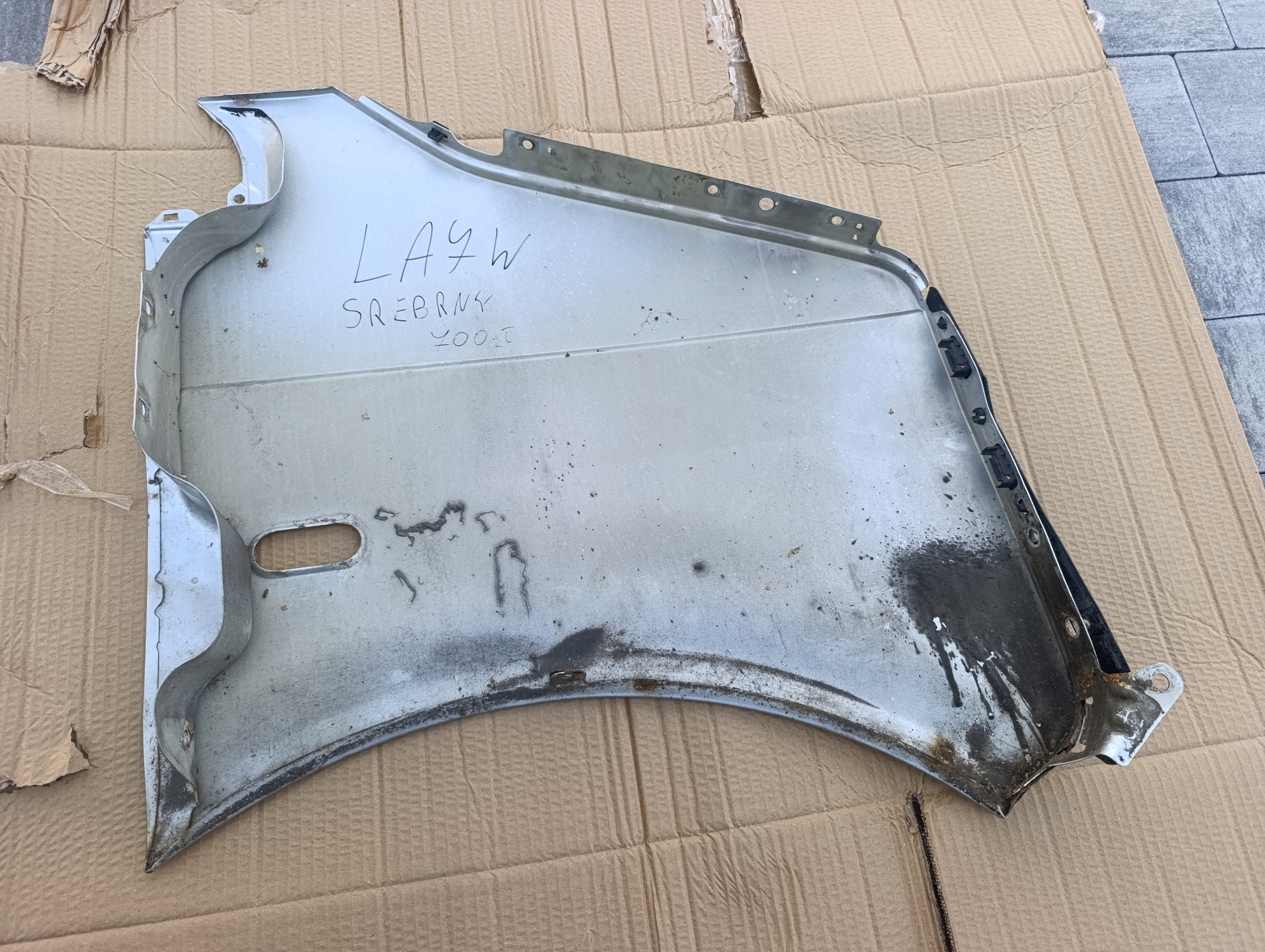 VW T5 T5 LIFT parafango sinistra srebrny LA7W