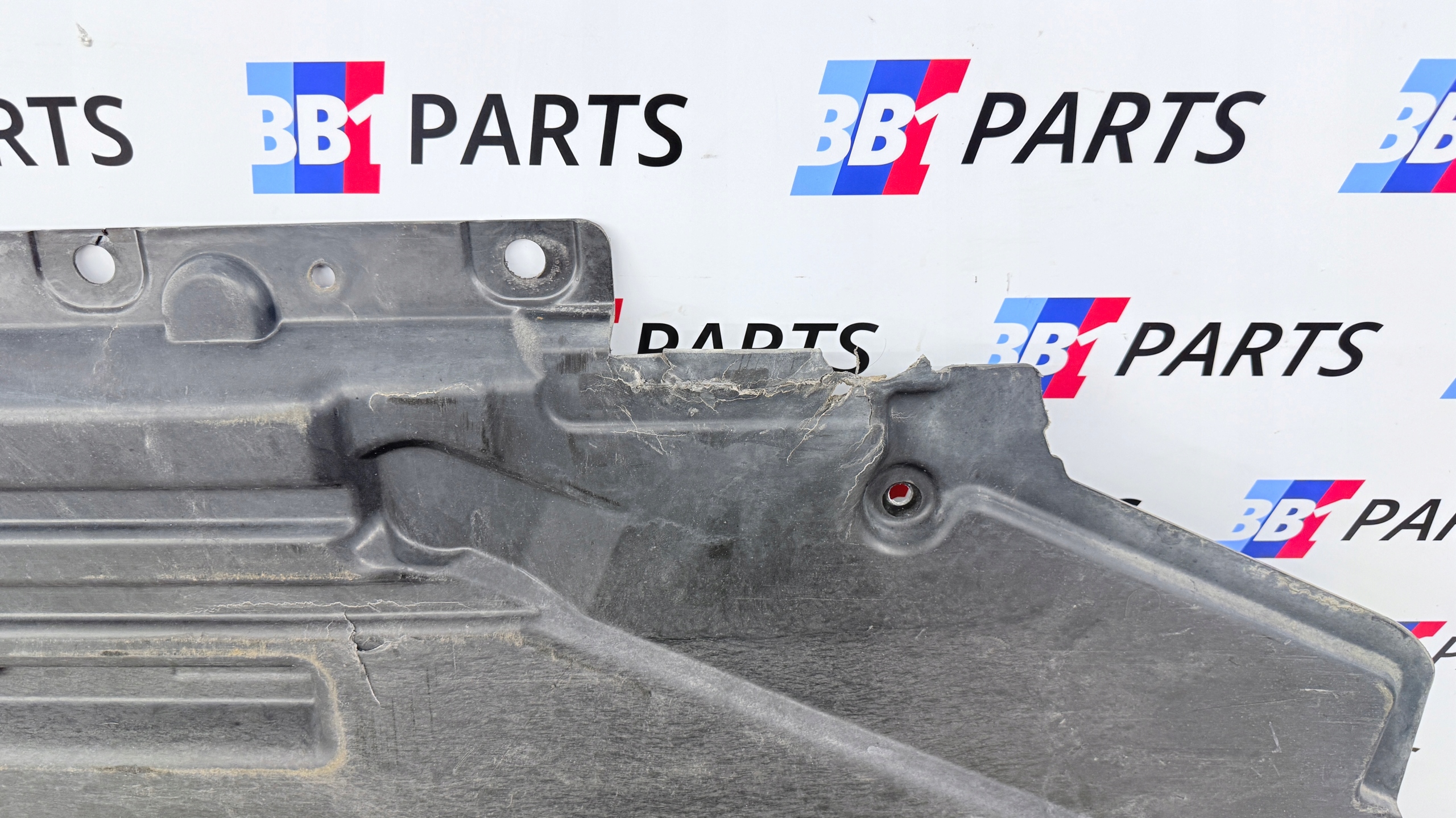 BMW E70 E71 X5 X6 cover cover chassis left 7158405