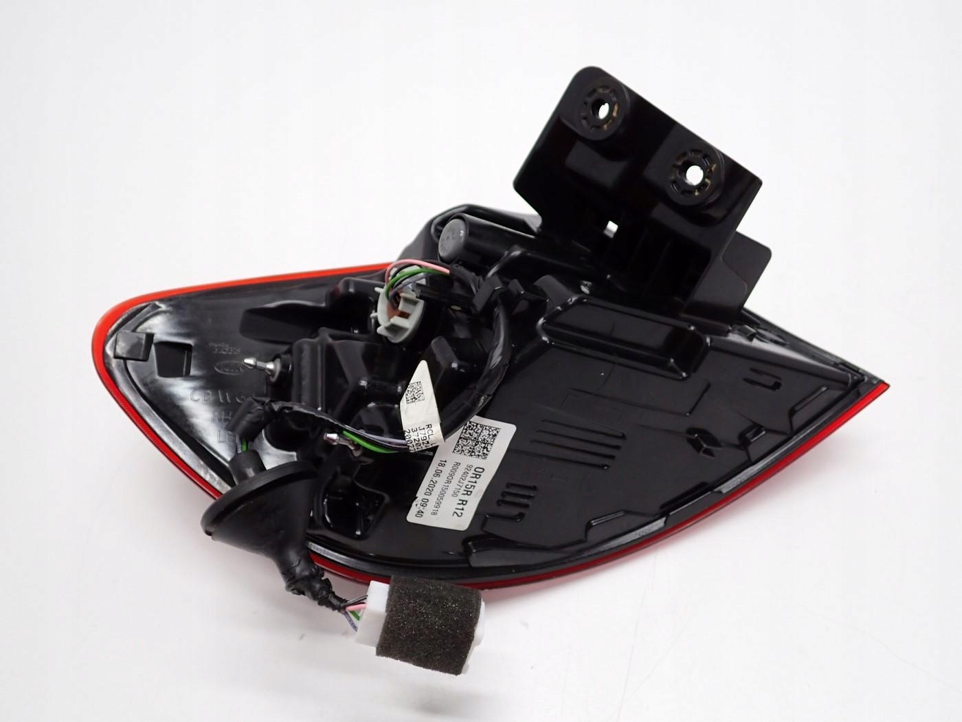 LAMPA PRAWY TYŁ EUROPA ORYGINAŁ KOMBI LED 92402-J7150 KIA CEED III 20R Strona zabudowy prawa