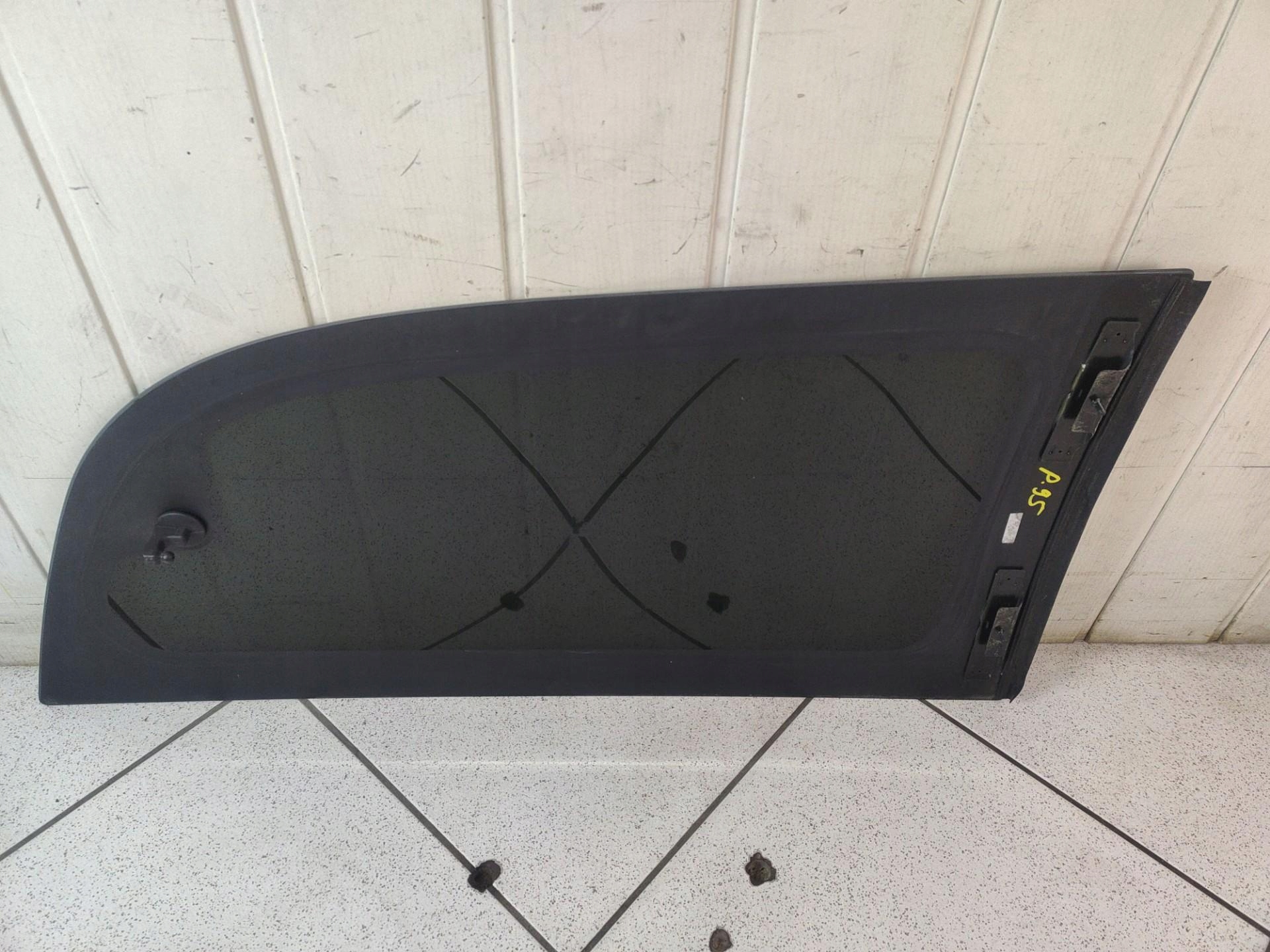 window bodywork rear part left side Chrysler Town and Country 5 facelift 2012