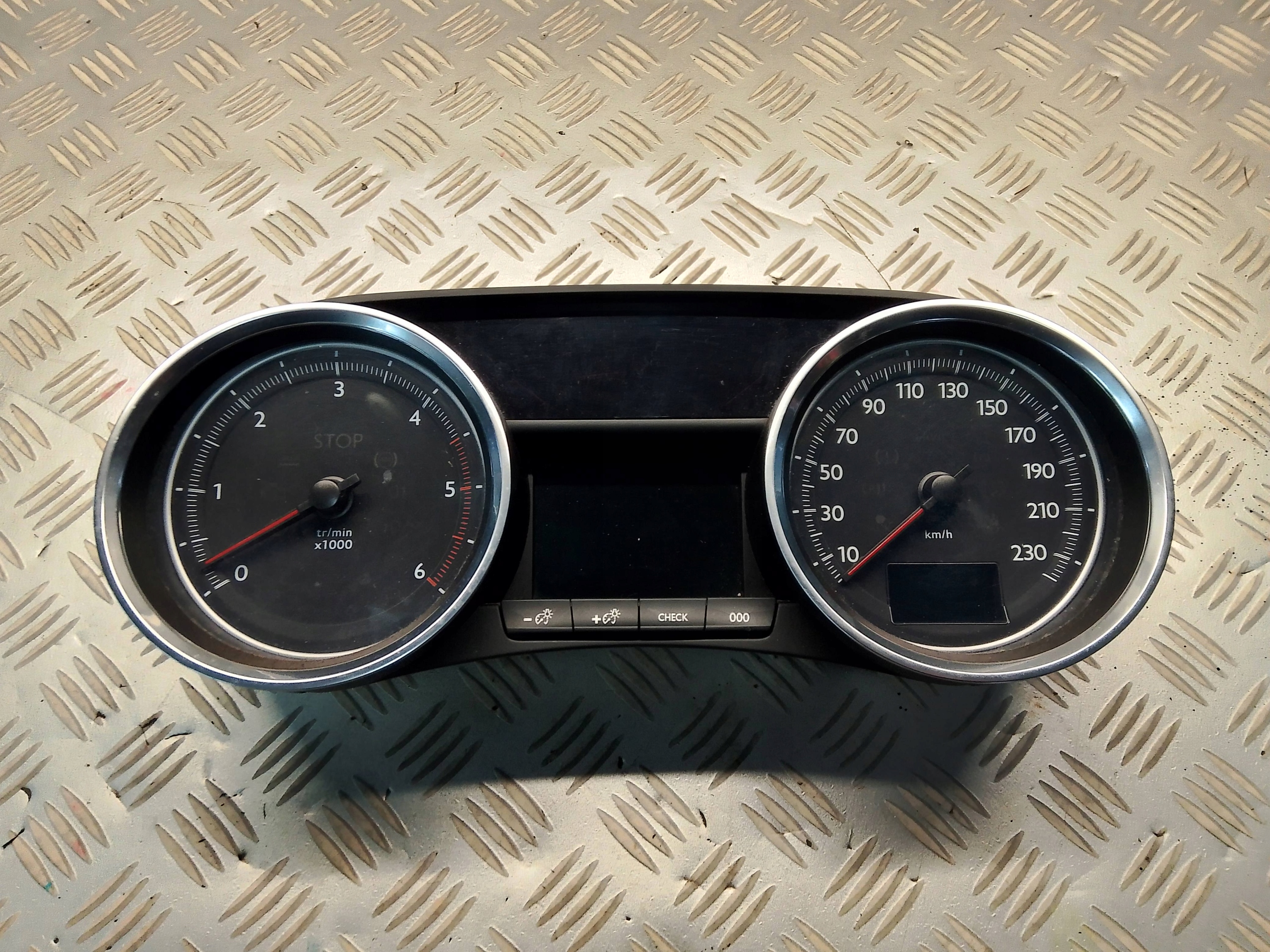 peugeot 508 SW и спидометр часы 9804210080