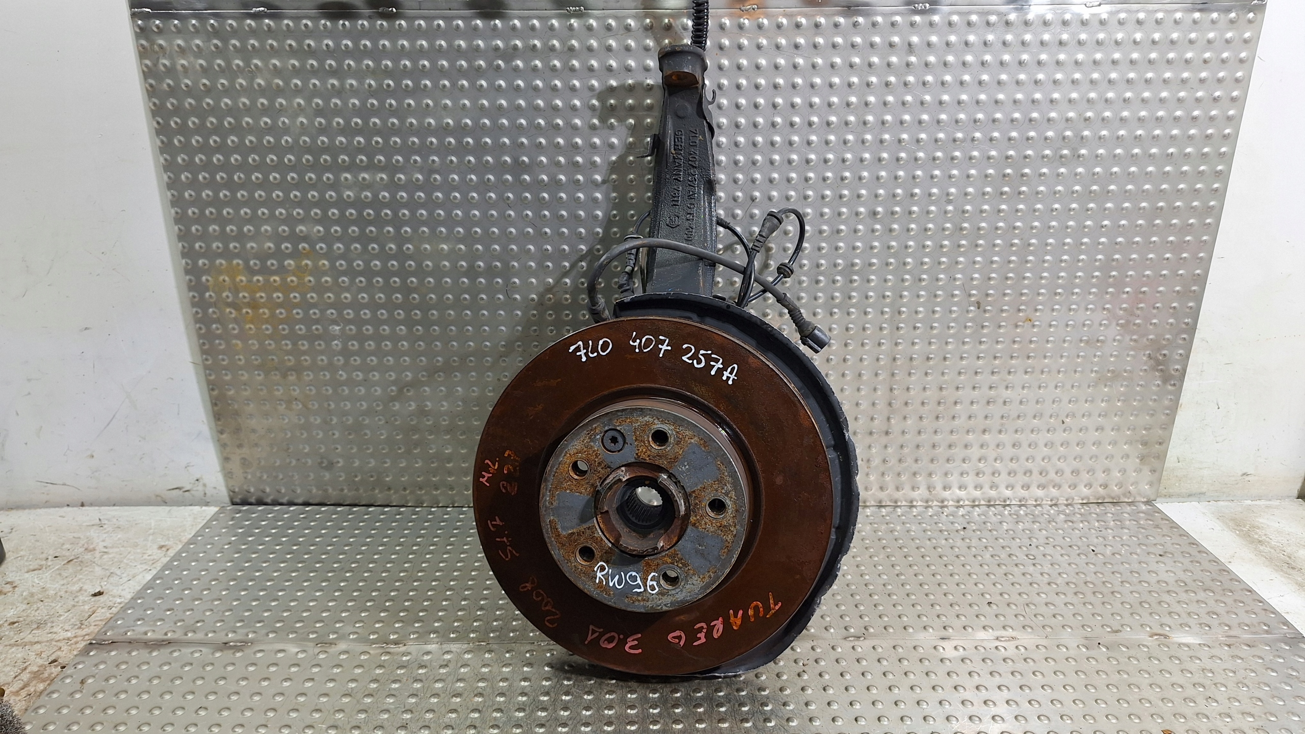 Mozzo FUSELLO perno mozzo sinistra Anteriore 7L0407257A AUDI Q7 4L TOUAREG e CAYENNE e