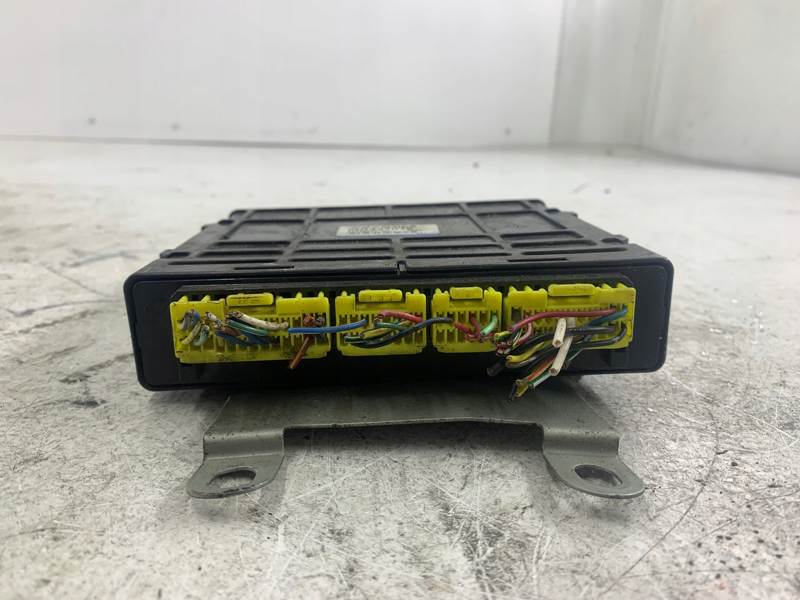 MITSUBISHI COLT V 1.3 control unit of the engine MD347016
