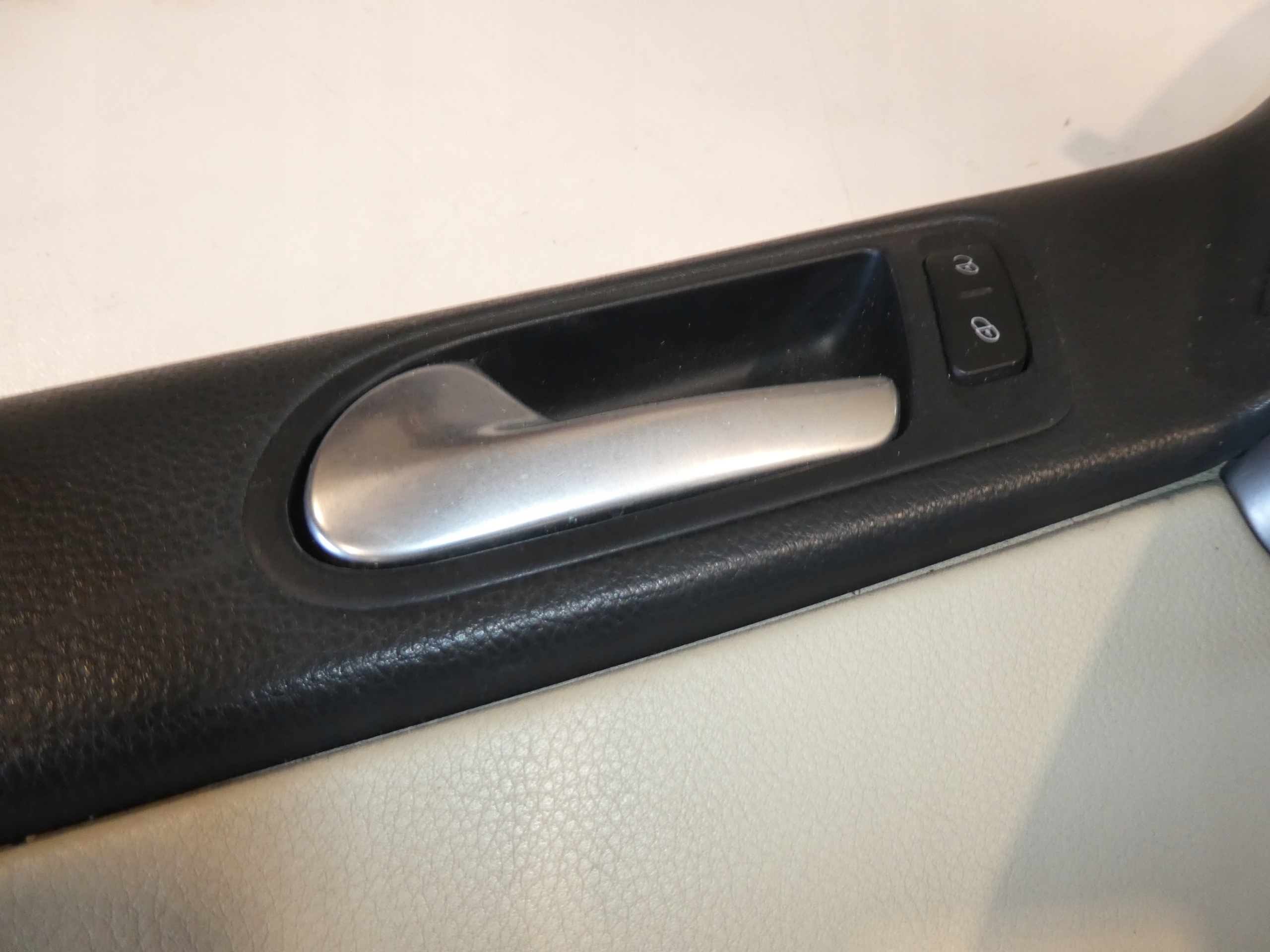 VW TIGUAN and 5N side door left front 5N0867011