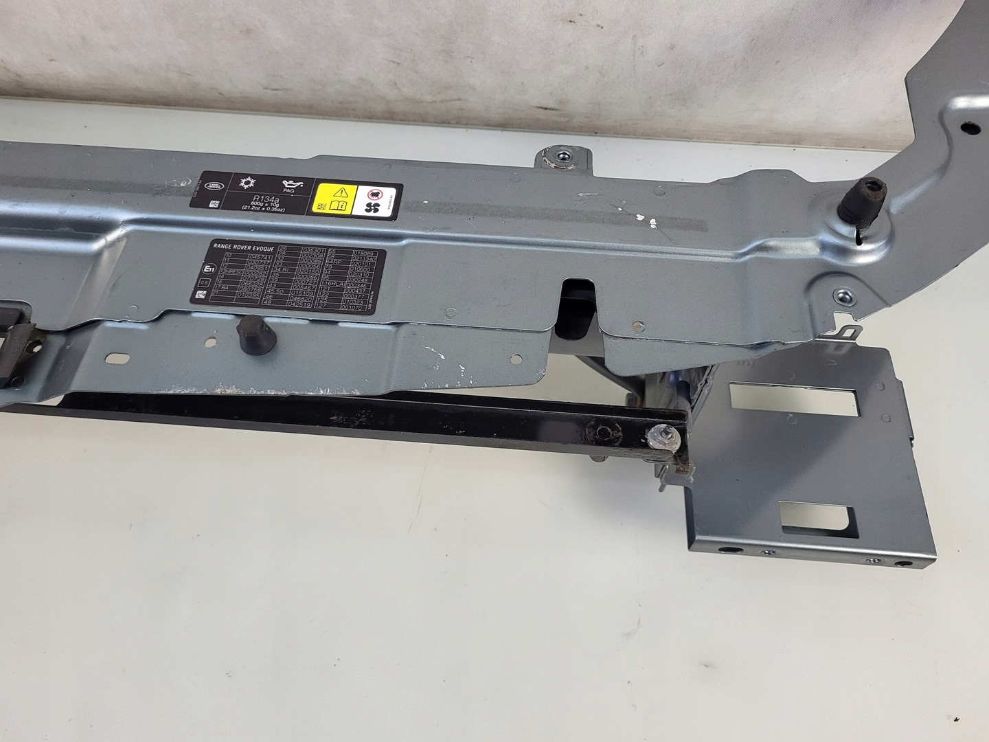 support panel for radiators pillar 1BC LRC943 Range Rover EVOQUE L538 LIFT BJ32-16778