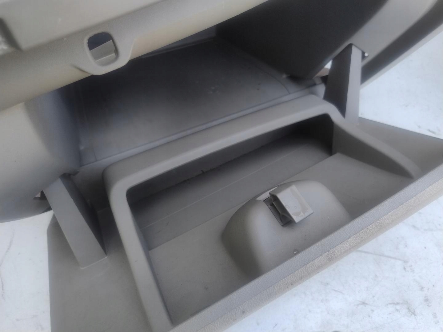 бардачок renault SCENIC III 1.5 681080004R