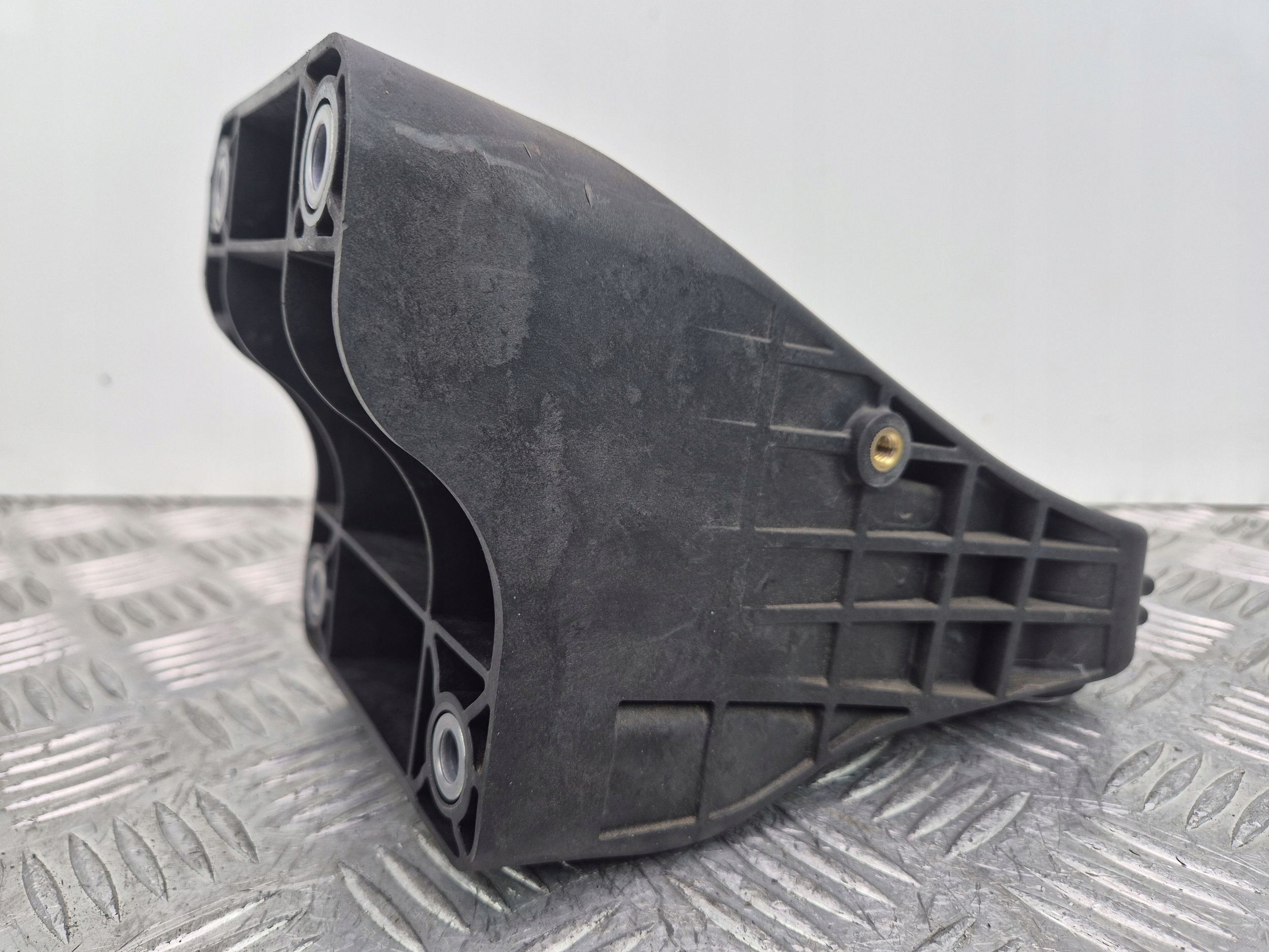 engine mount Mercedes E200d W213 A6542230100 OM654.920