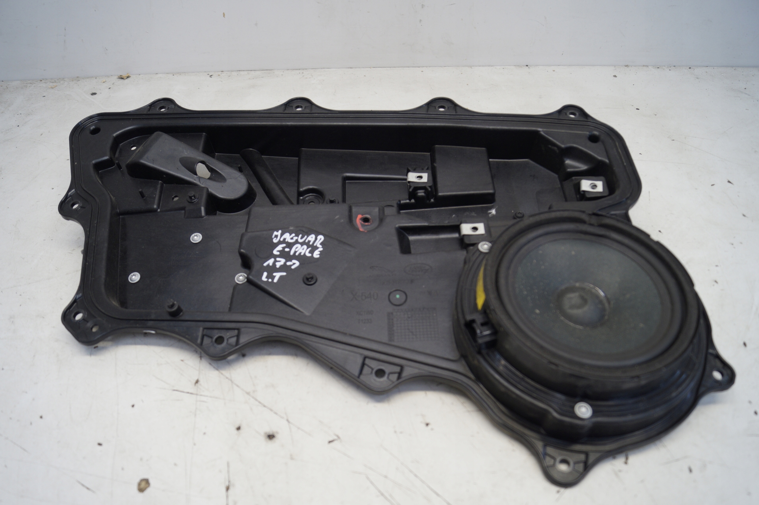 Oslona wygluszenie drzwi lewy tyl Jaguar E Pace 17 Part number J9C3 24767 AF JJ32 18808