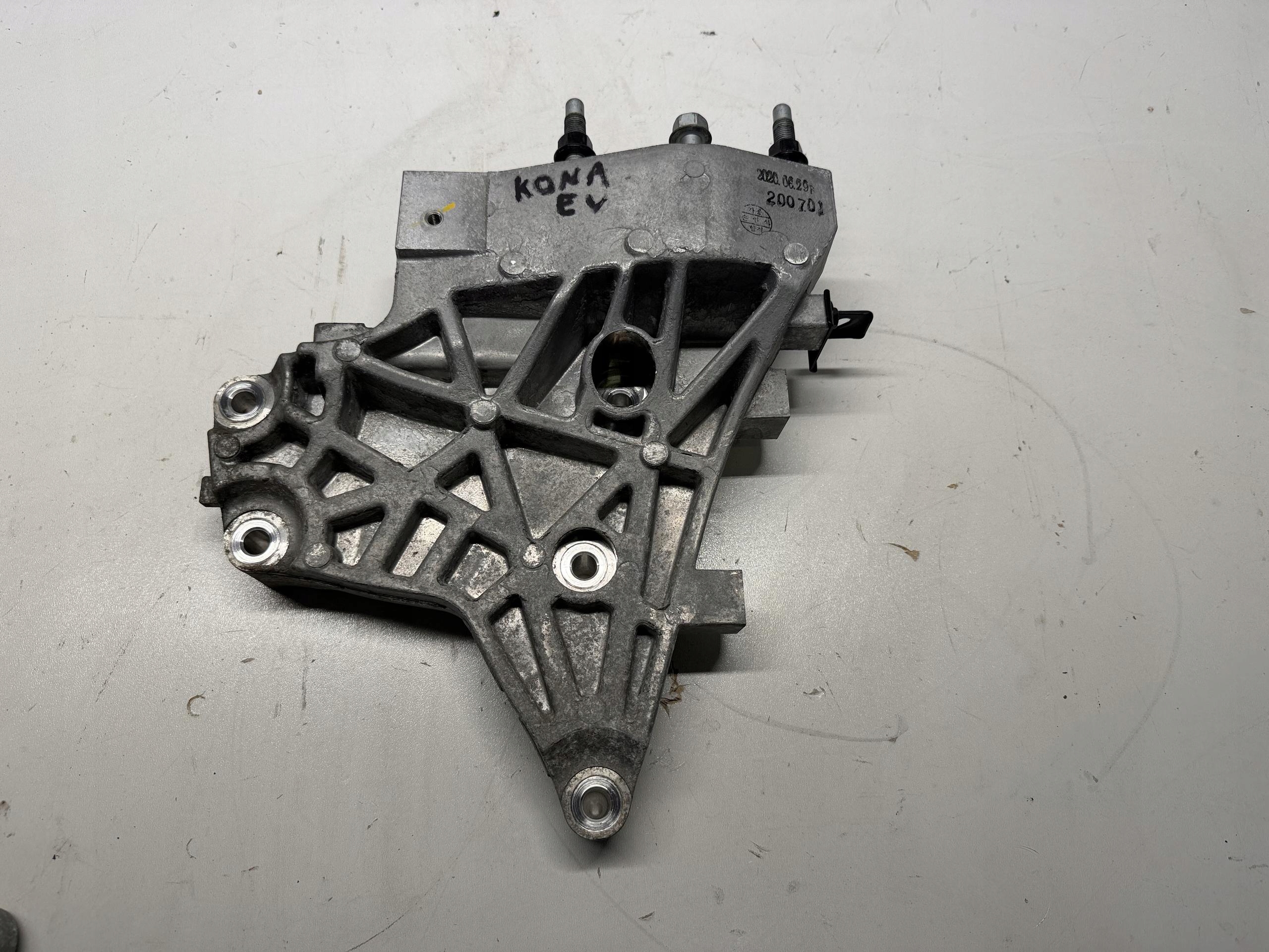 holder engine mount right HYUNDAI KONA EV electrical 2018