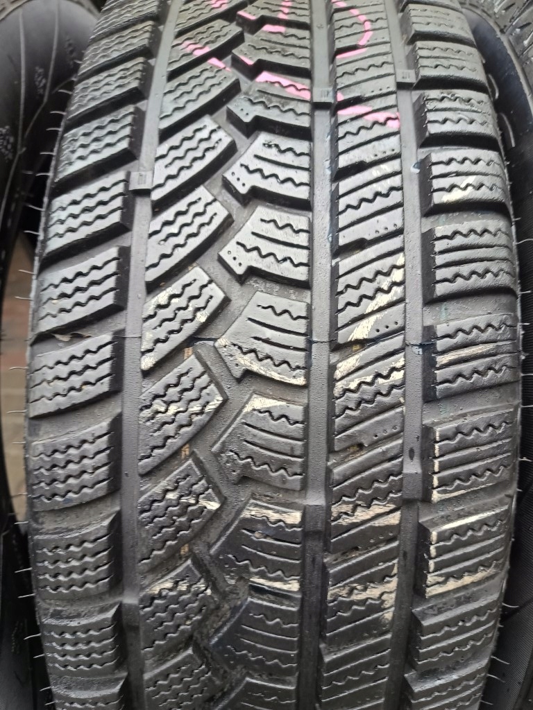 215/65R16 (079) OVATION W586. 8mm Model inny