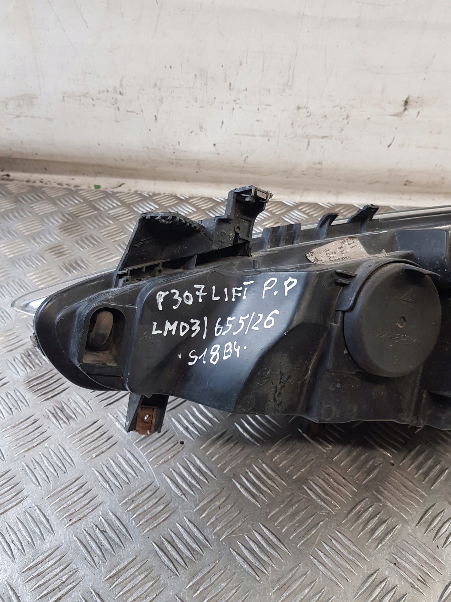 light right front PEUGEOT 307 LIFT 05R