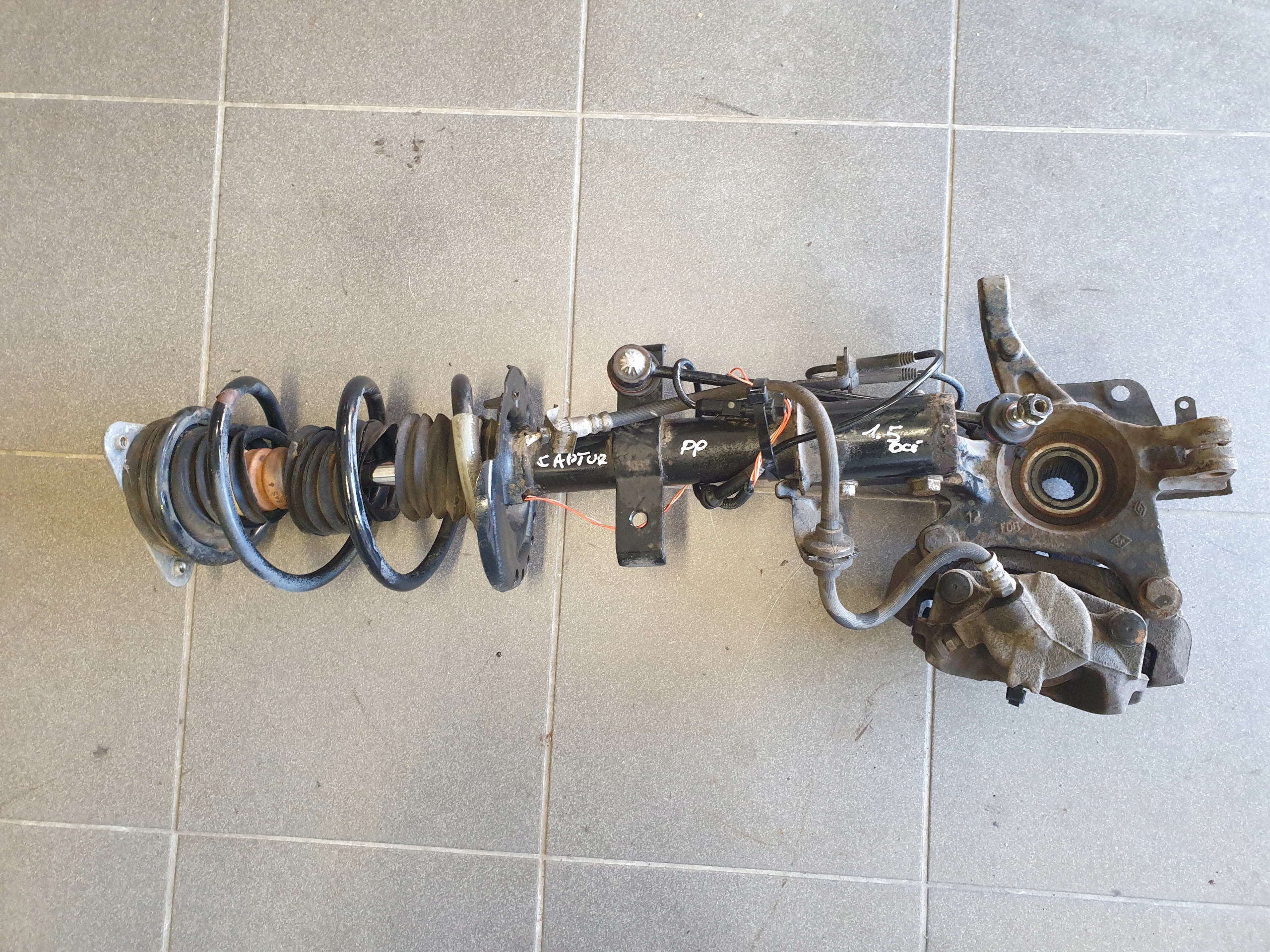 MACPERSON Mozzo FUSELLO Destro RENAULT CAPTUR e 2013- 1.5 DCI