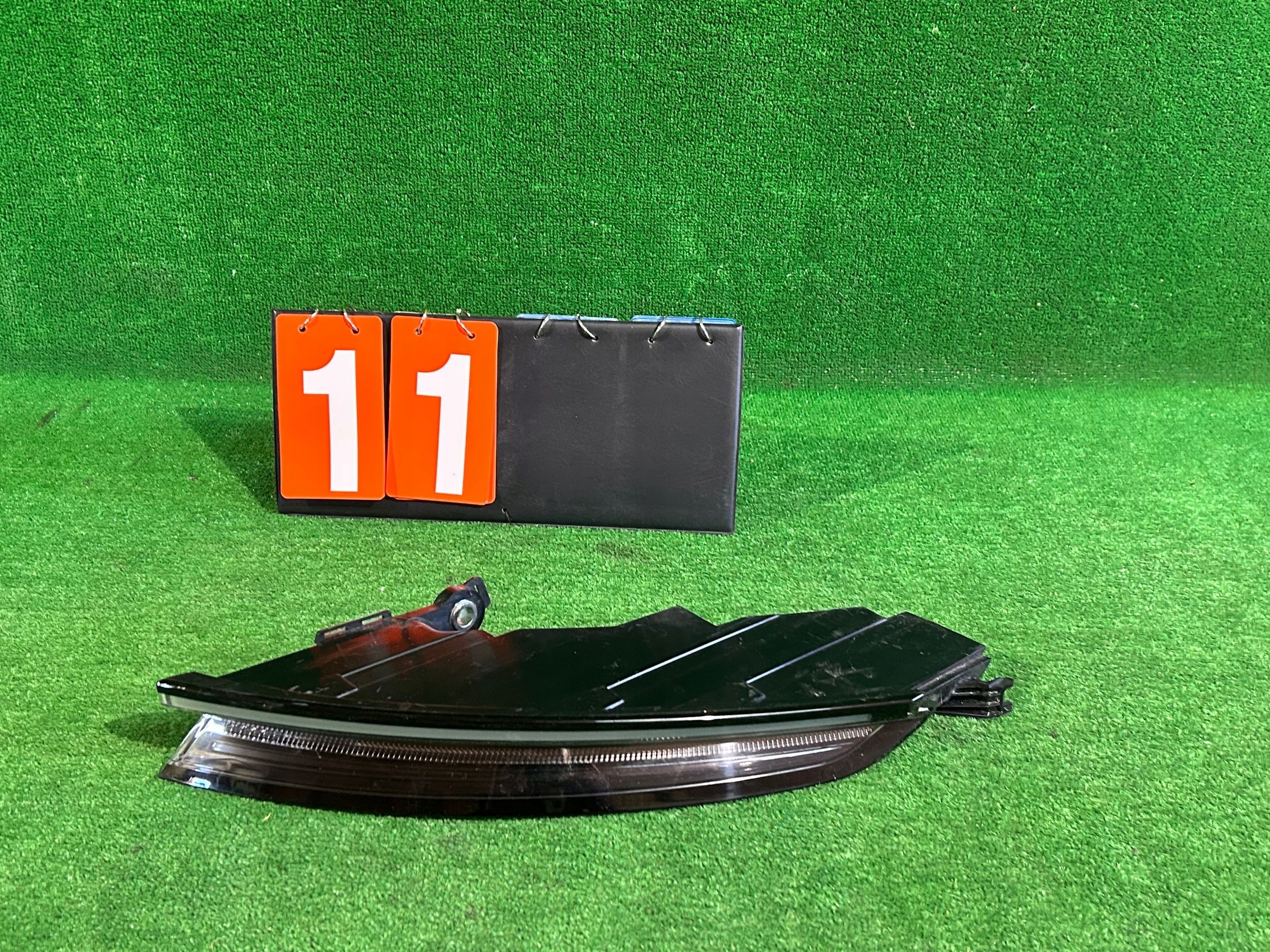light rear part rear right PORSCHE TAYCAN 9J1945096A nr:11