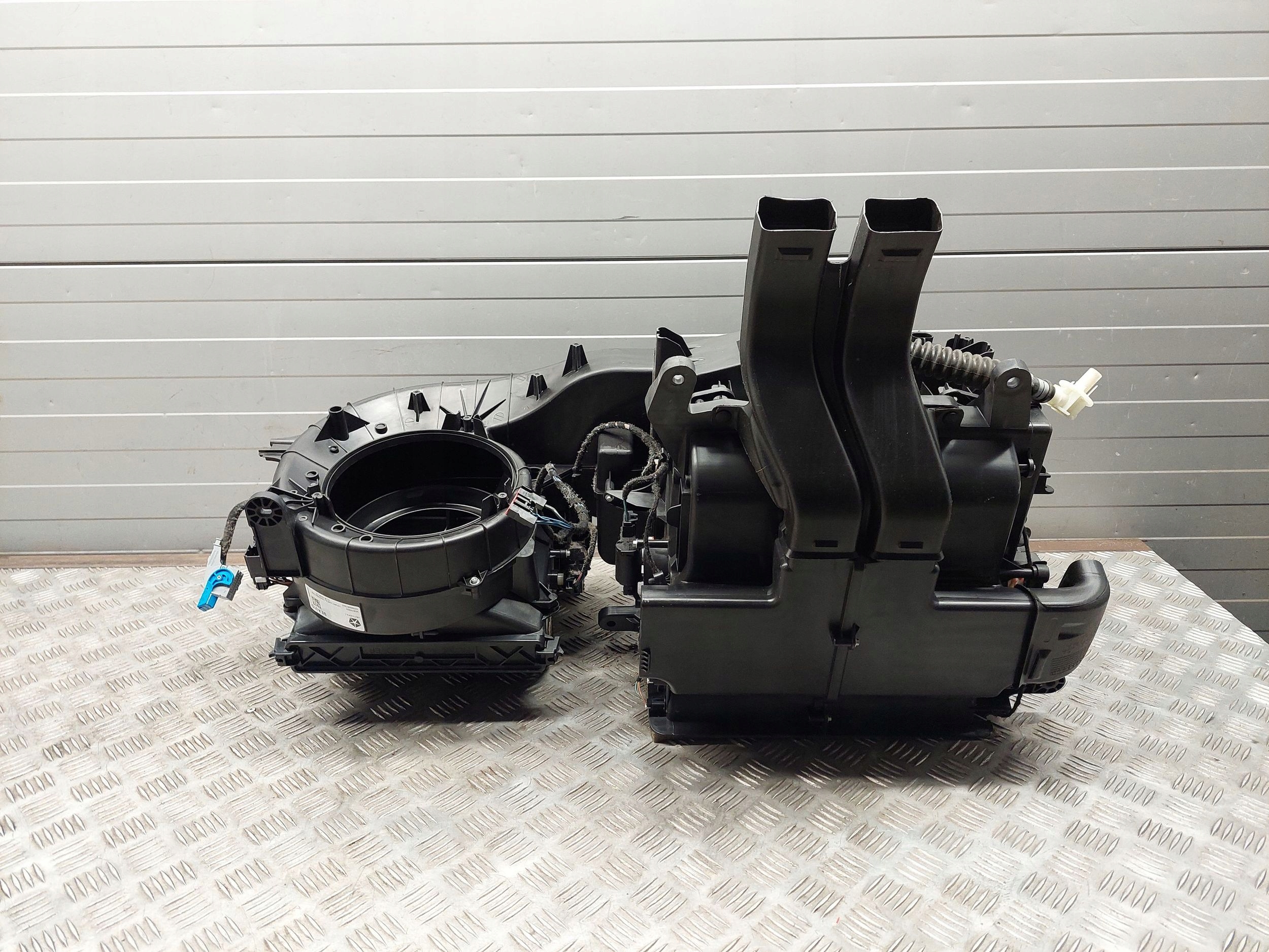 CHRYSLER PACIFICA 2018 с спереди радиатор отопителя / комплект