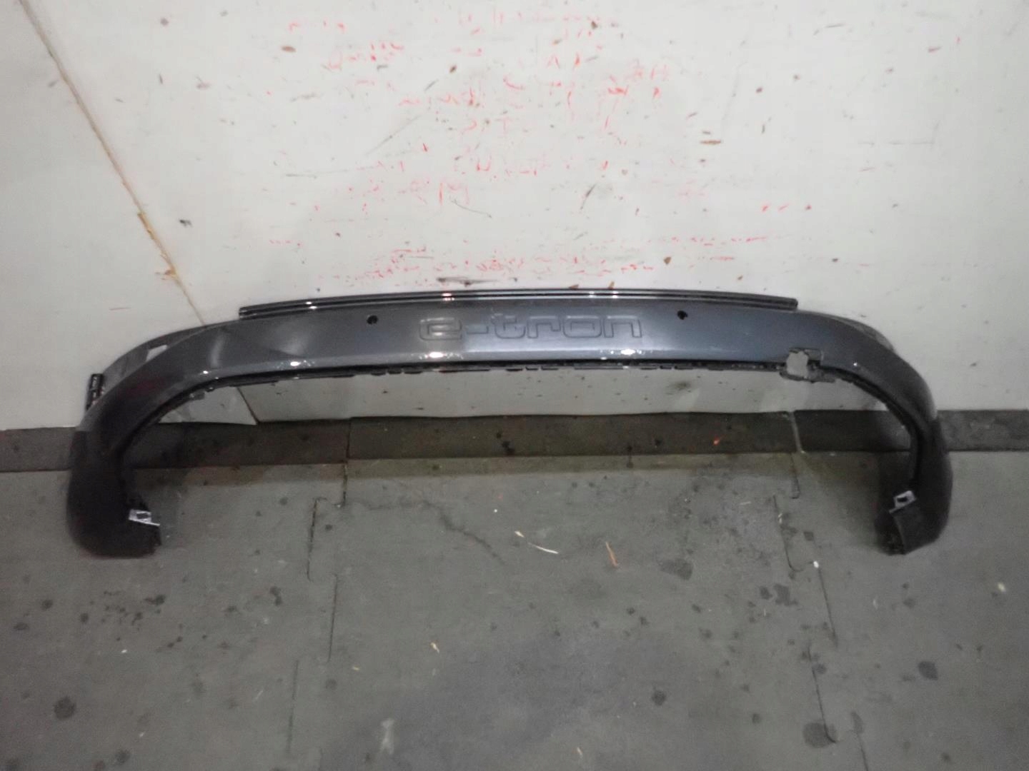 STOSSSTANGE HECK HINTEN SPOILER AUDI Q4 E-TRON 89A807527C